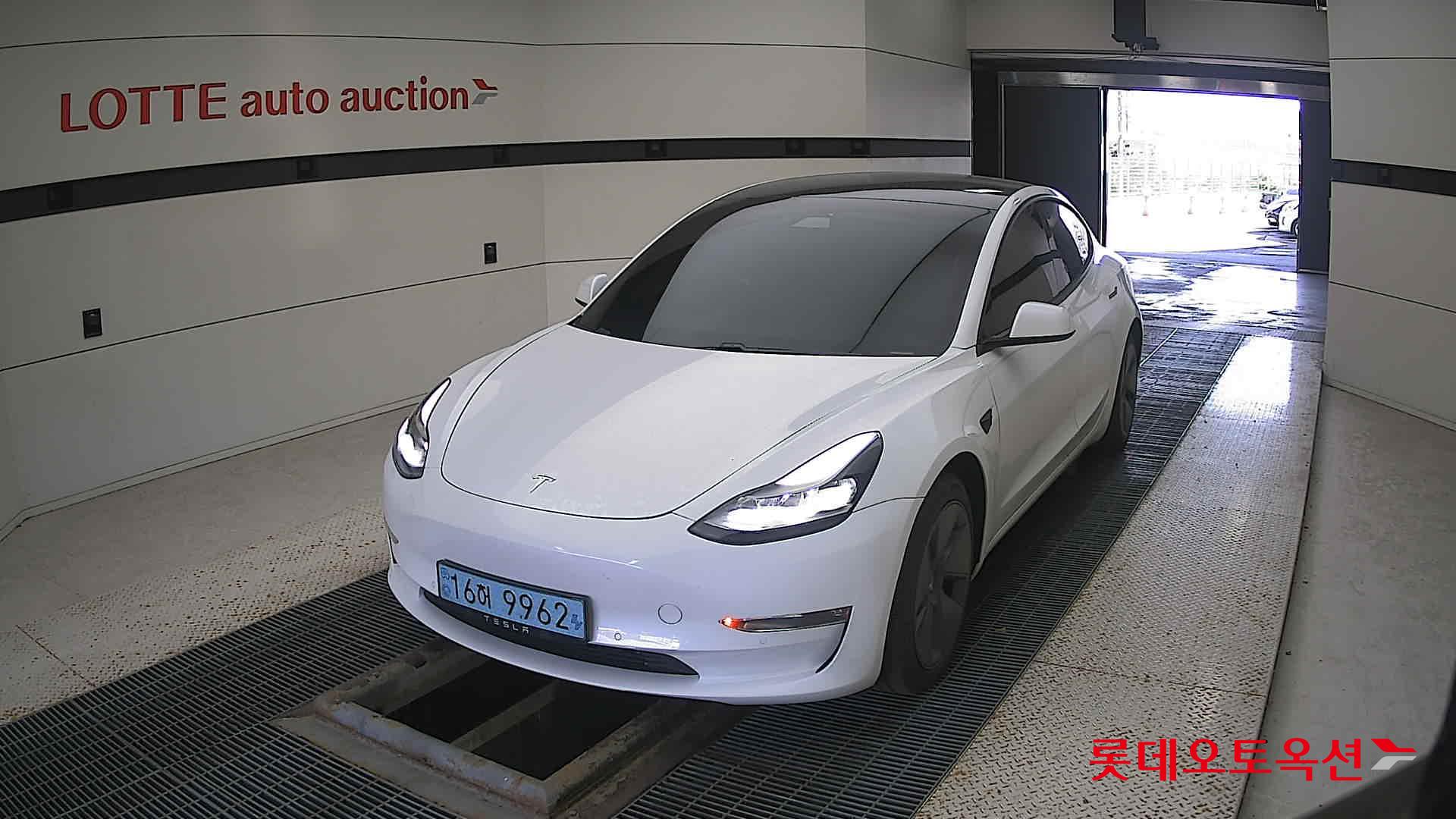 Tesla Model 3 Long Range 2021 Pearl White Multi-coat из Кореи