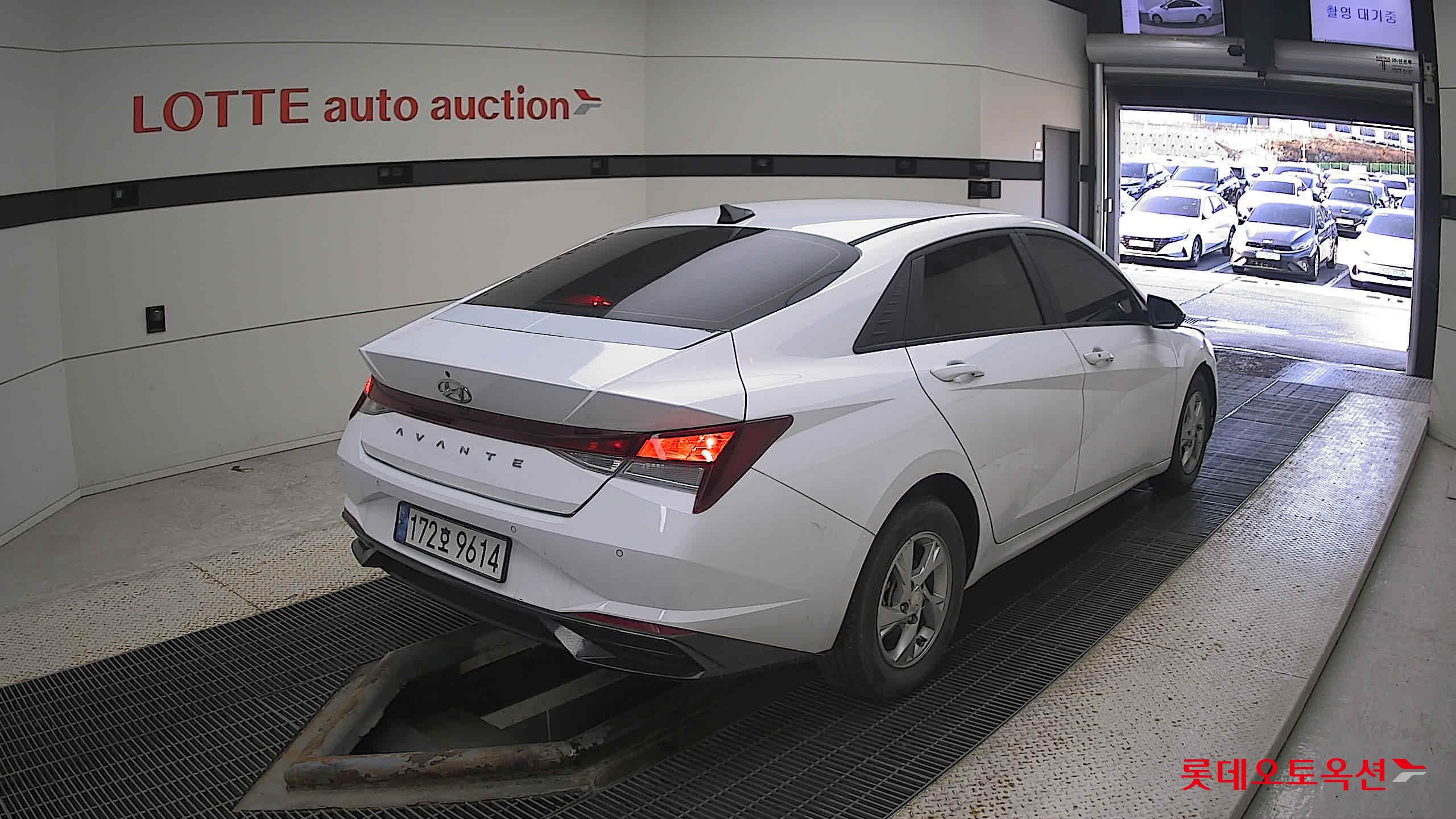 Hyundai Avante 2023 Polar White из Кореи, фото 4
