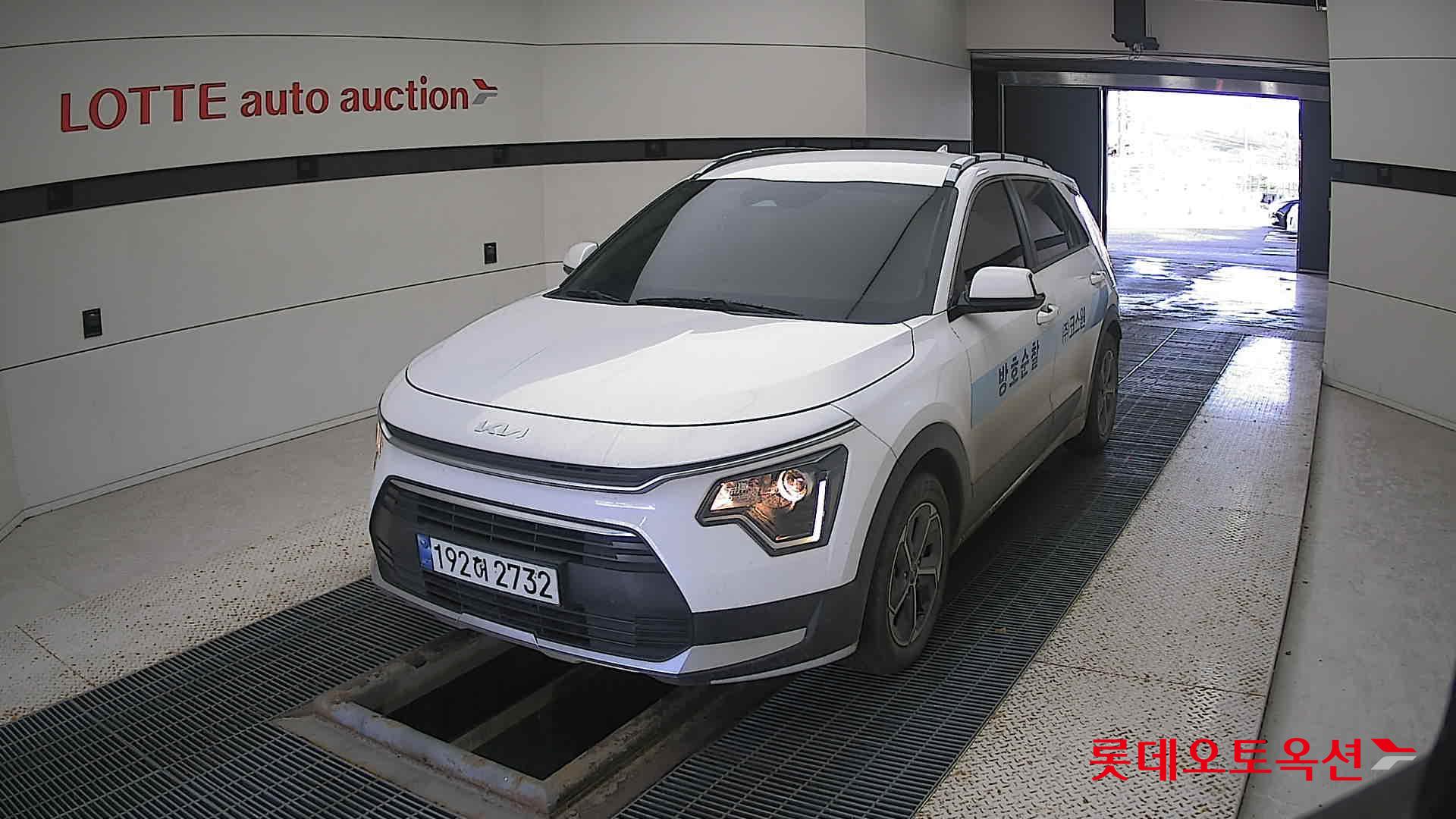 Kia Niro Hybrid 2023 Snow White Pearl (optional) из Кореи