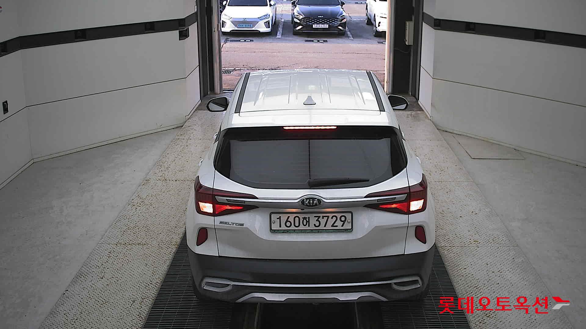 Kia Seltos 2022 Snow White Pearl из Кореи, фото 5