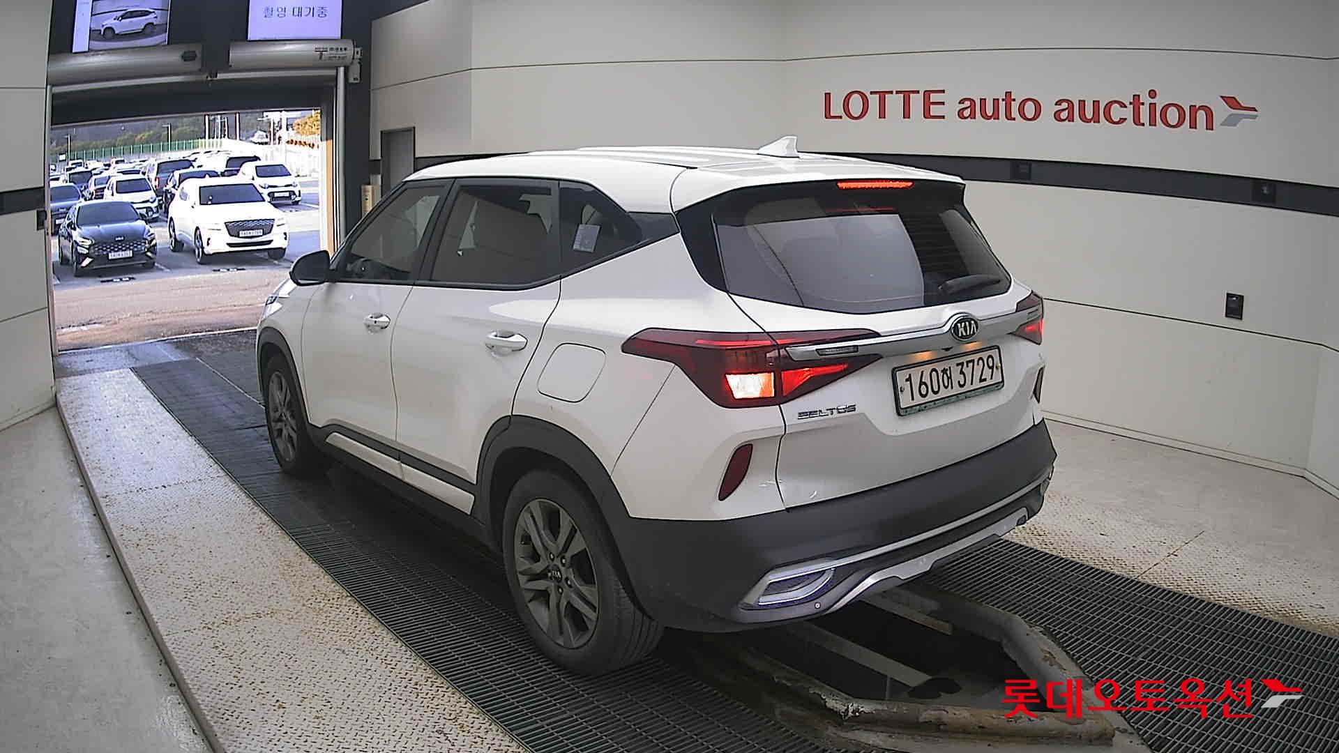 Kia Seltos 2022 Snow White Pearl из Кореи, фото 6