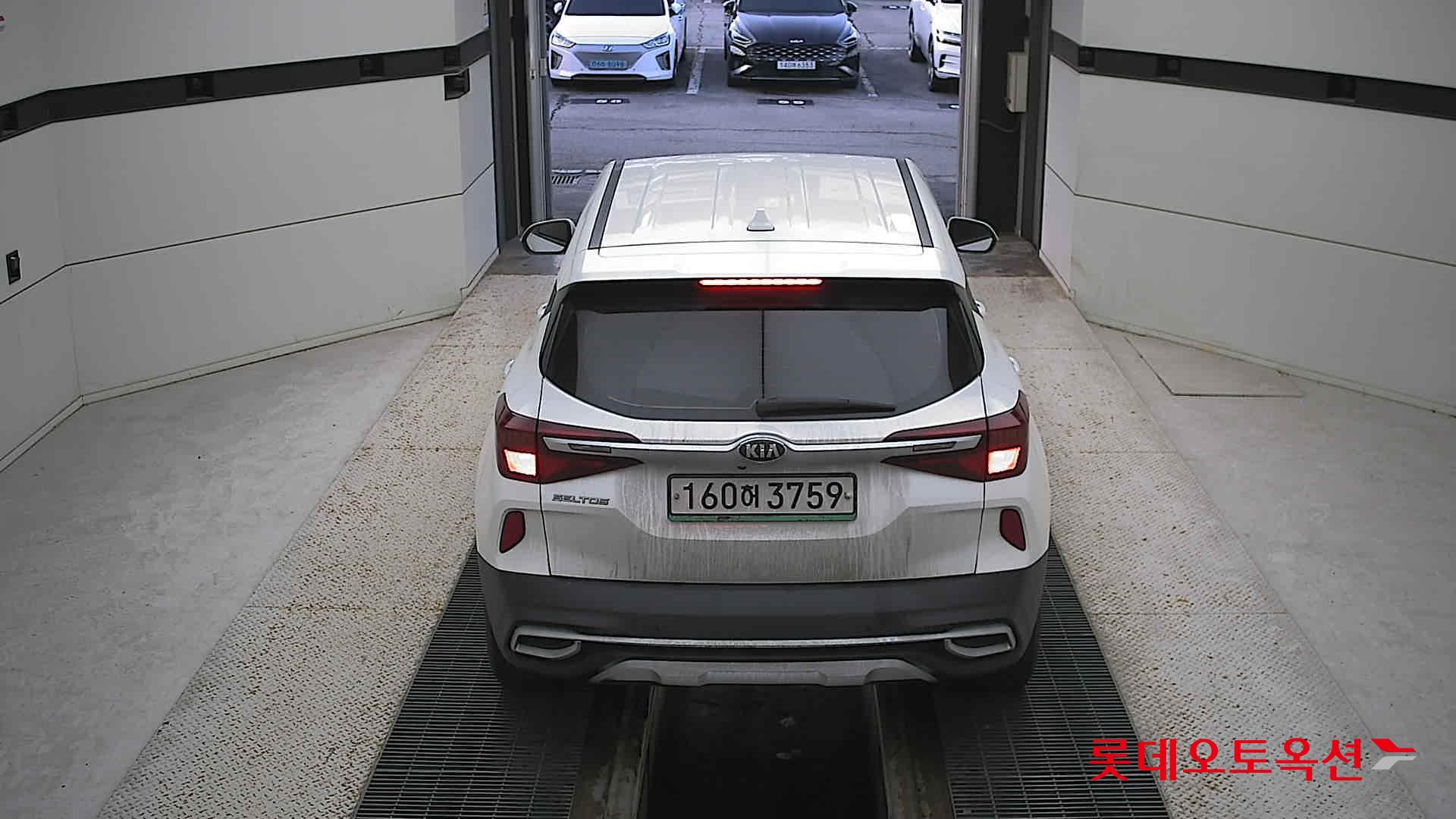 Kia Seltos 2022 Snow White Pearl из Кореи, фото 5