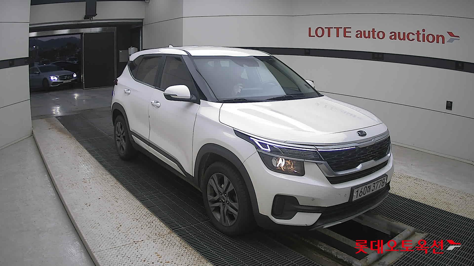 Kia Seltos 2022 Snow White Pearl из Кореи, фото 2