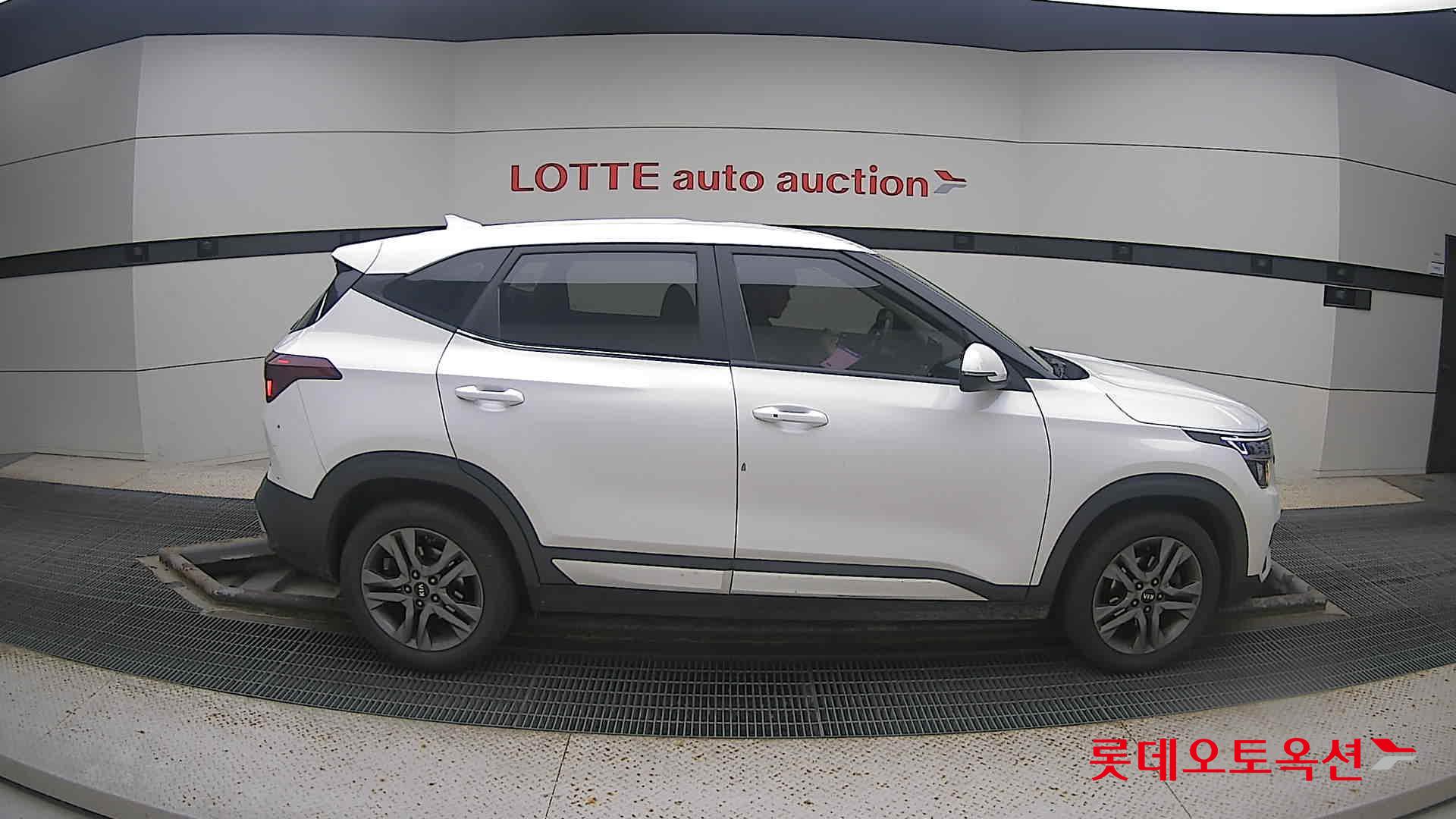 Kia Seltos 2022 Snow White Pearl из Кореи, фото 3