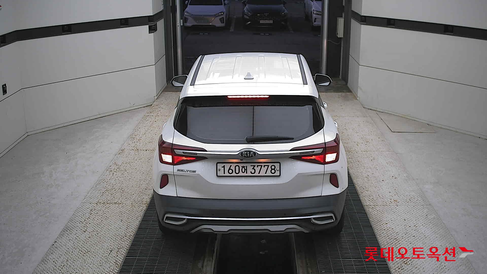 Kia Seltos 2022 Snow White Pearl из Кореи, фото 5