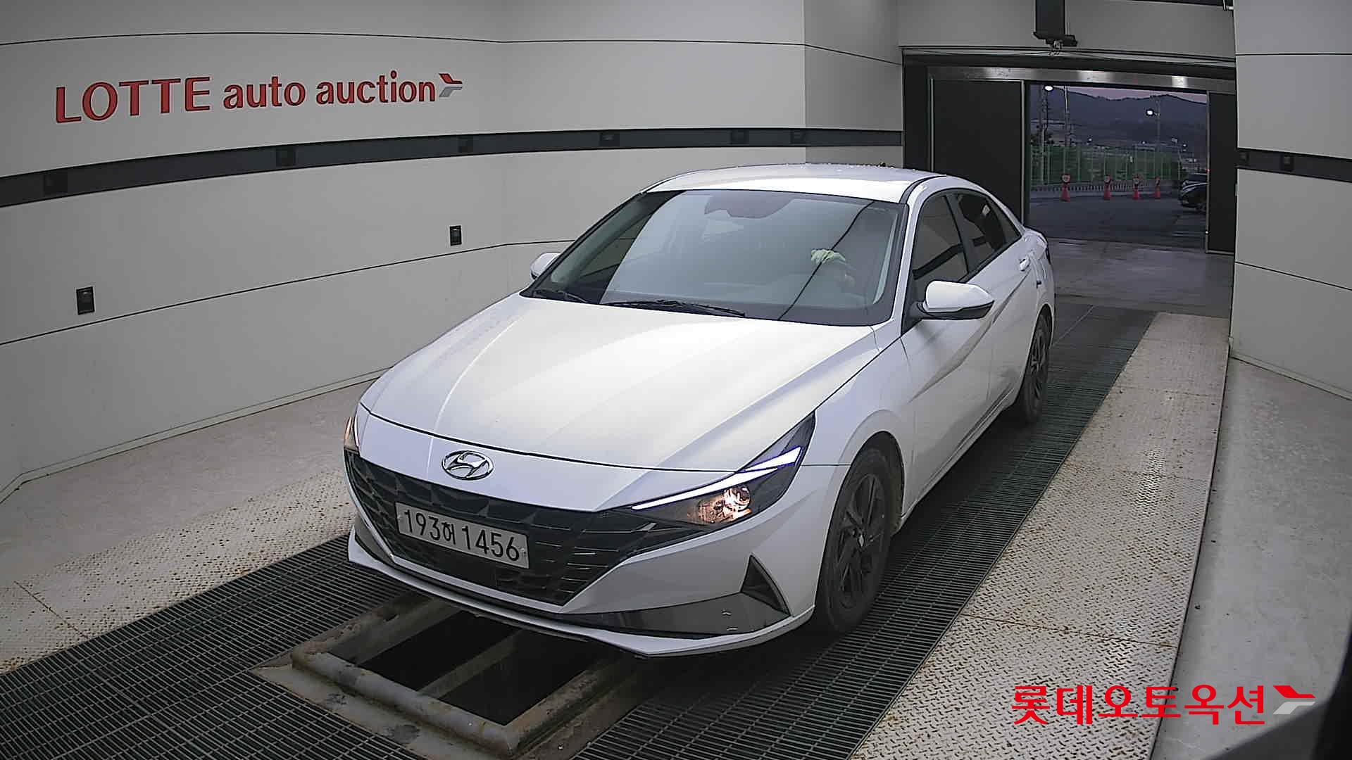 Hyundai Avante Hybrid 2022 Polar White из Кореи