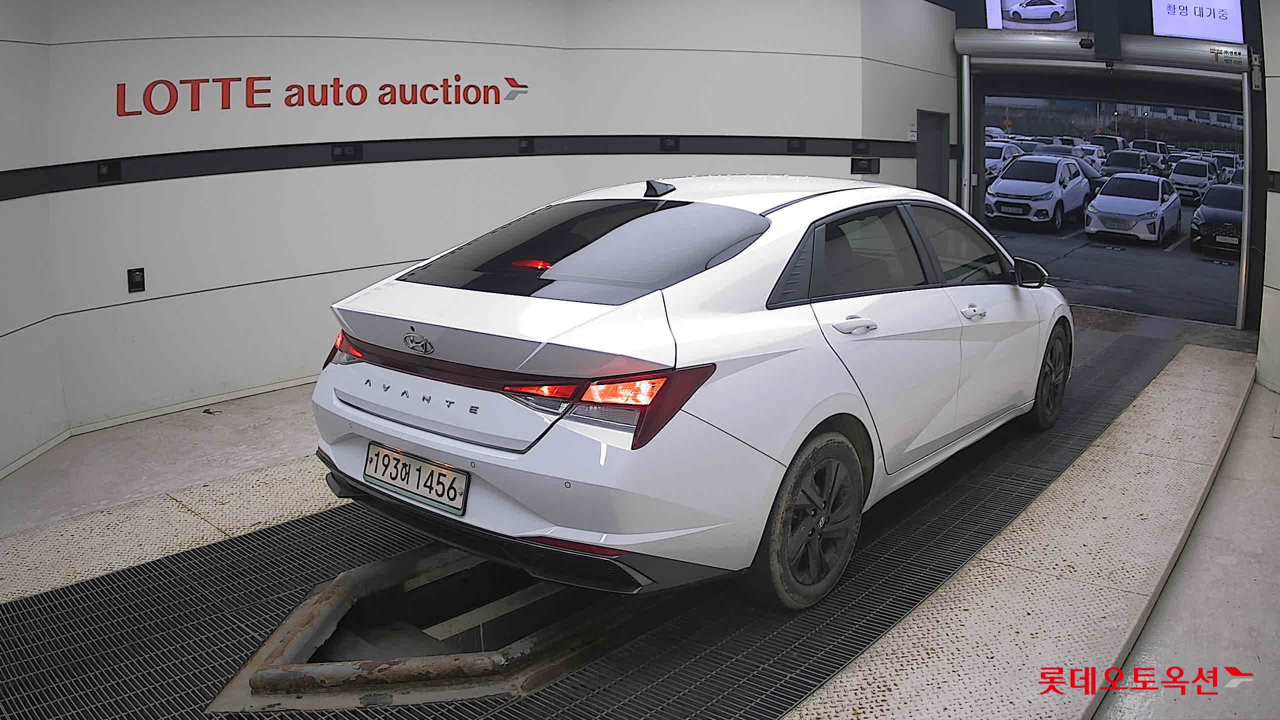 Hyundai Avante Hybrid 2022 Polar White из Кореи, фото 4