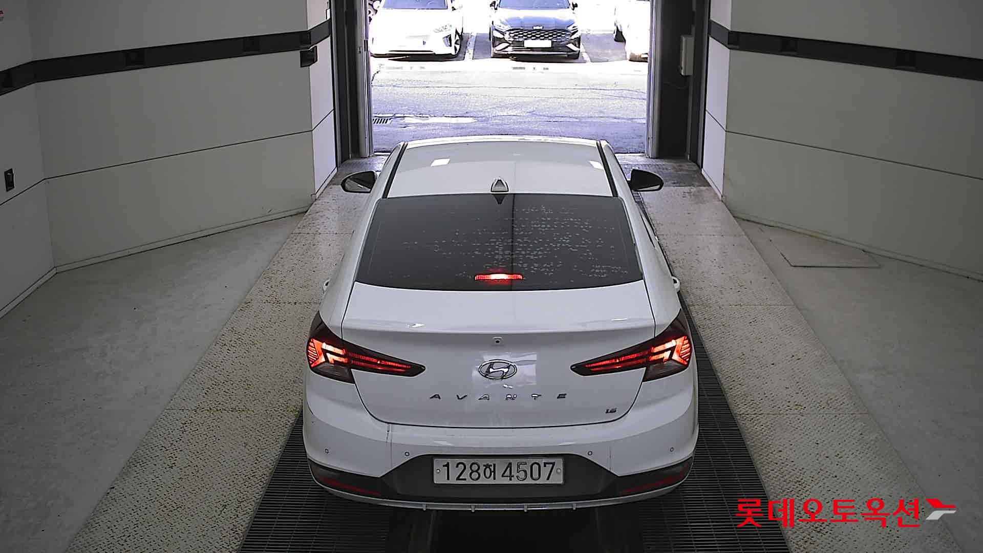 Hyundai Avante 2020 Polar White из Кореи, фото 5
