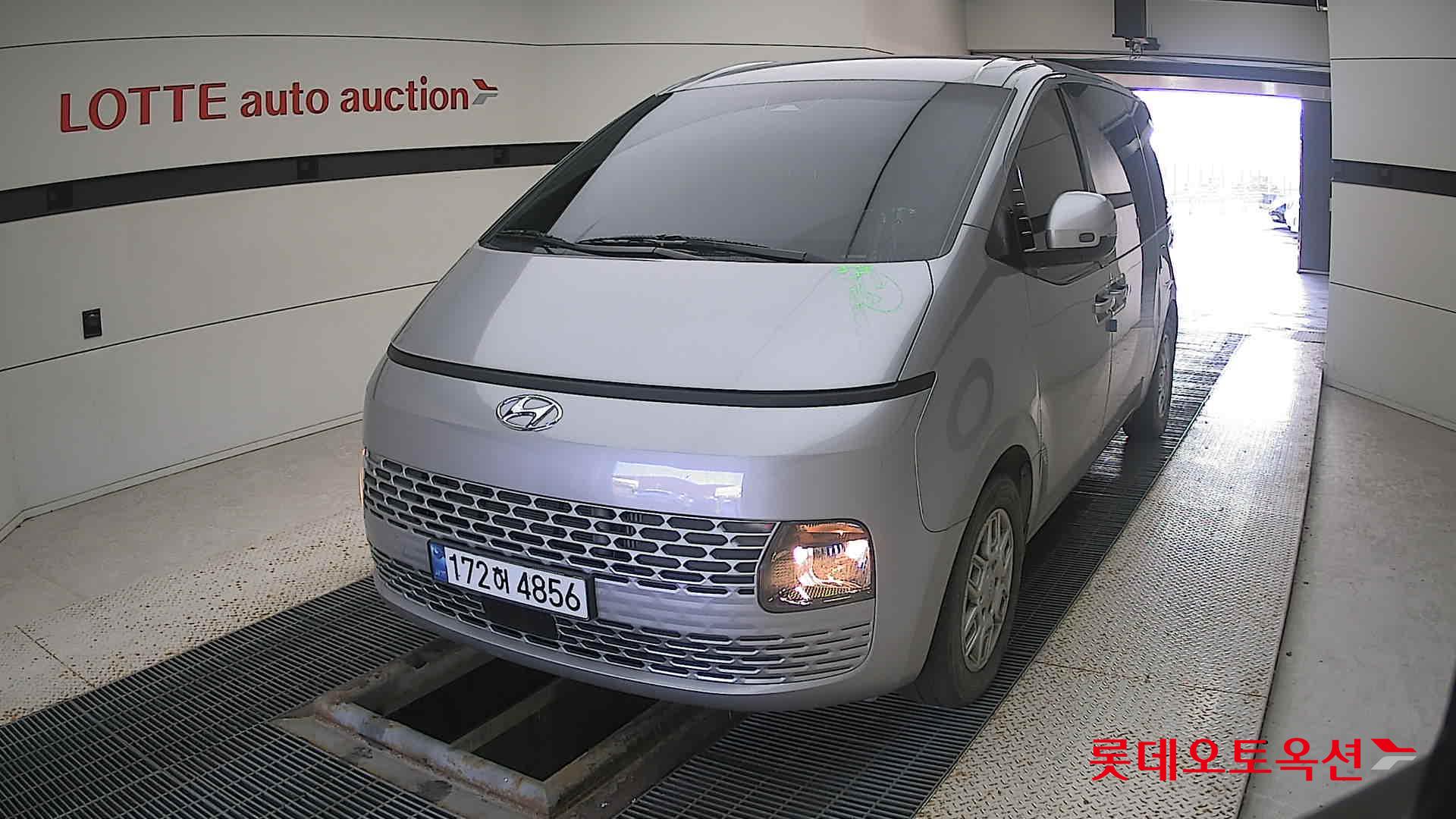 Hyundai Staria 2023 Shimmering Silver Metallic из Кореи