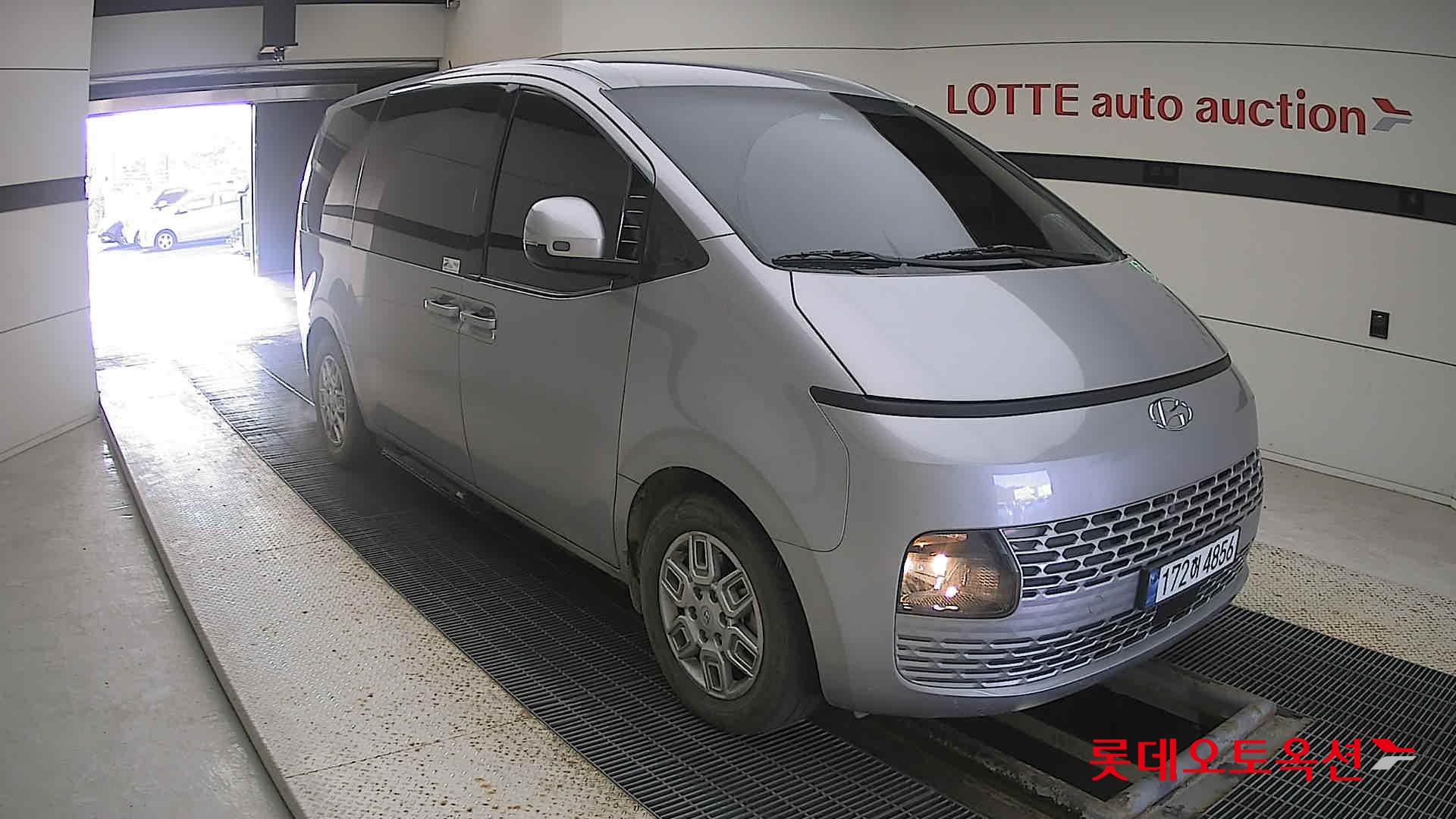 Hyundai Staria 2023 Shimmering Silver Metallic из Кореи, фото 2