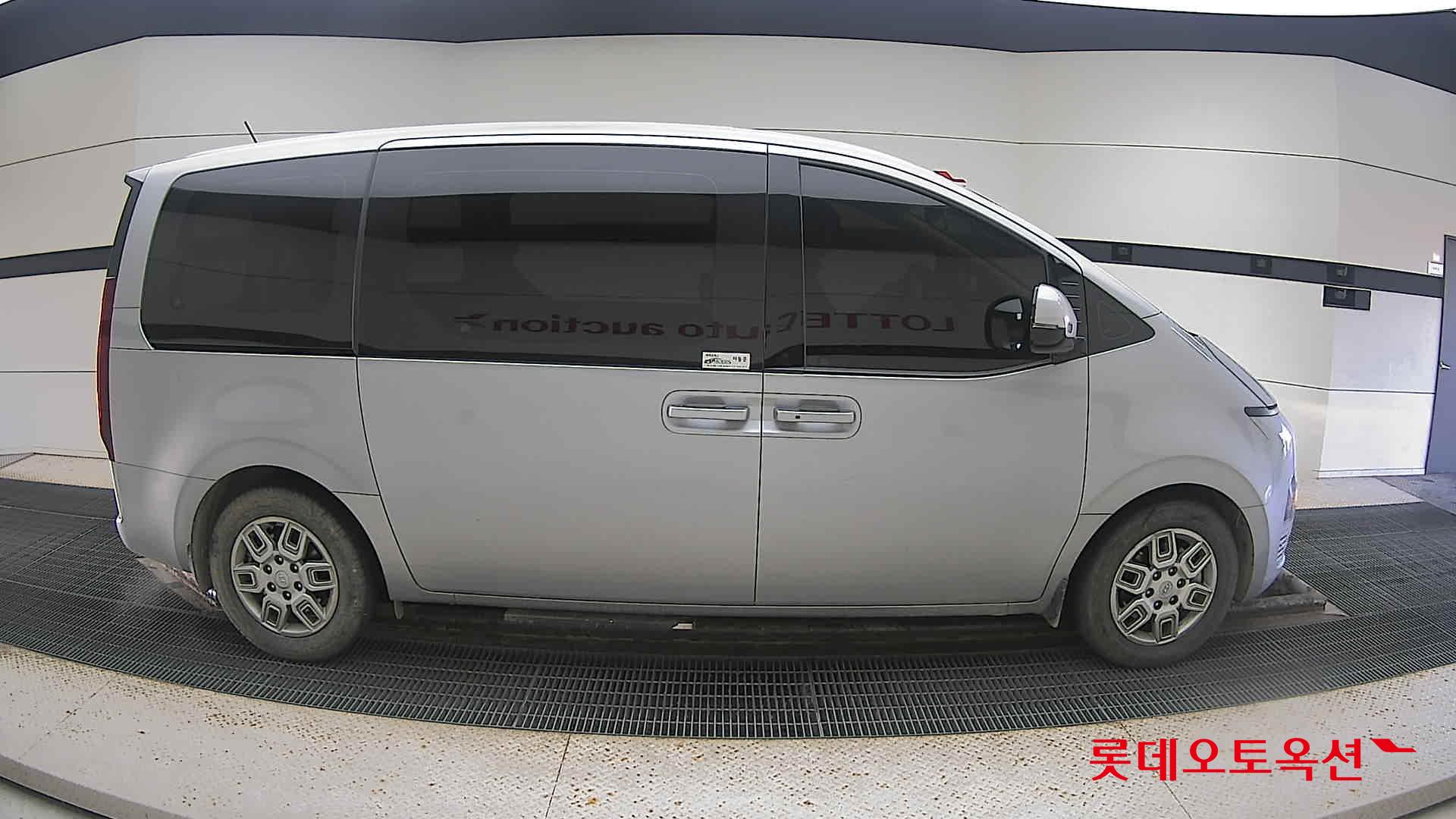 Hyundai Staria 2023 Shimmering Silver Metallic из Кореи, фото 3