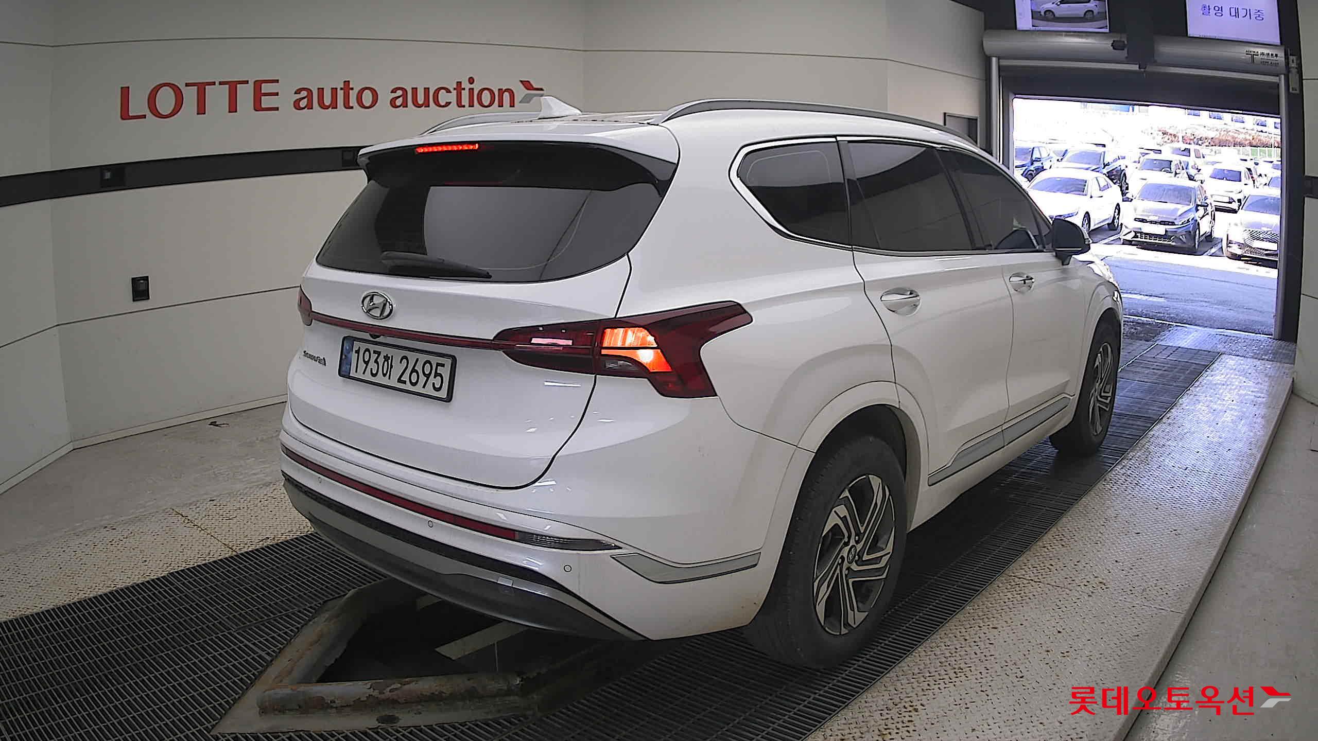 Hyundai Santa Fe 2022 Creamy White Pearl (optional) из Кореи, фото 4