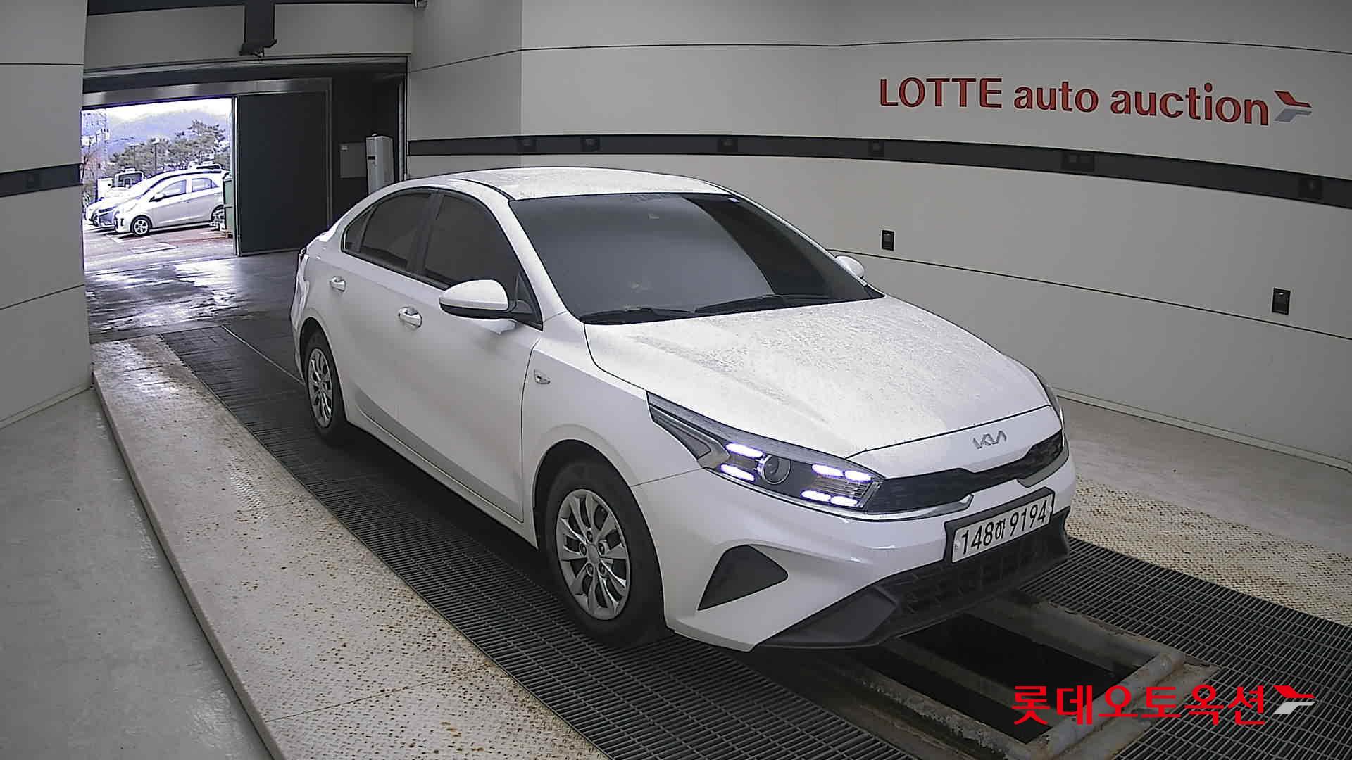 Kia K3 2022 Snow White Pearl из Кореи, фото 2