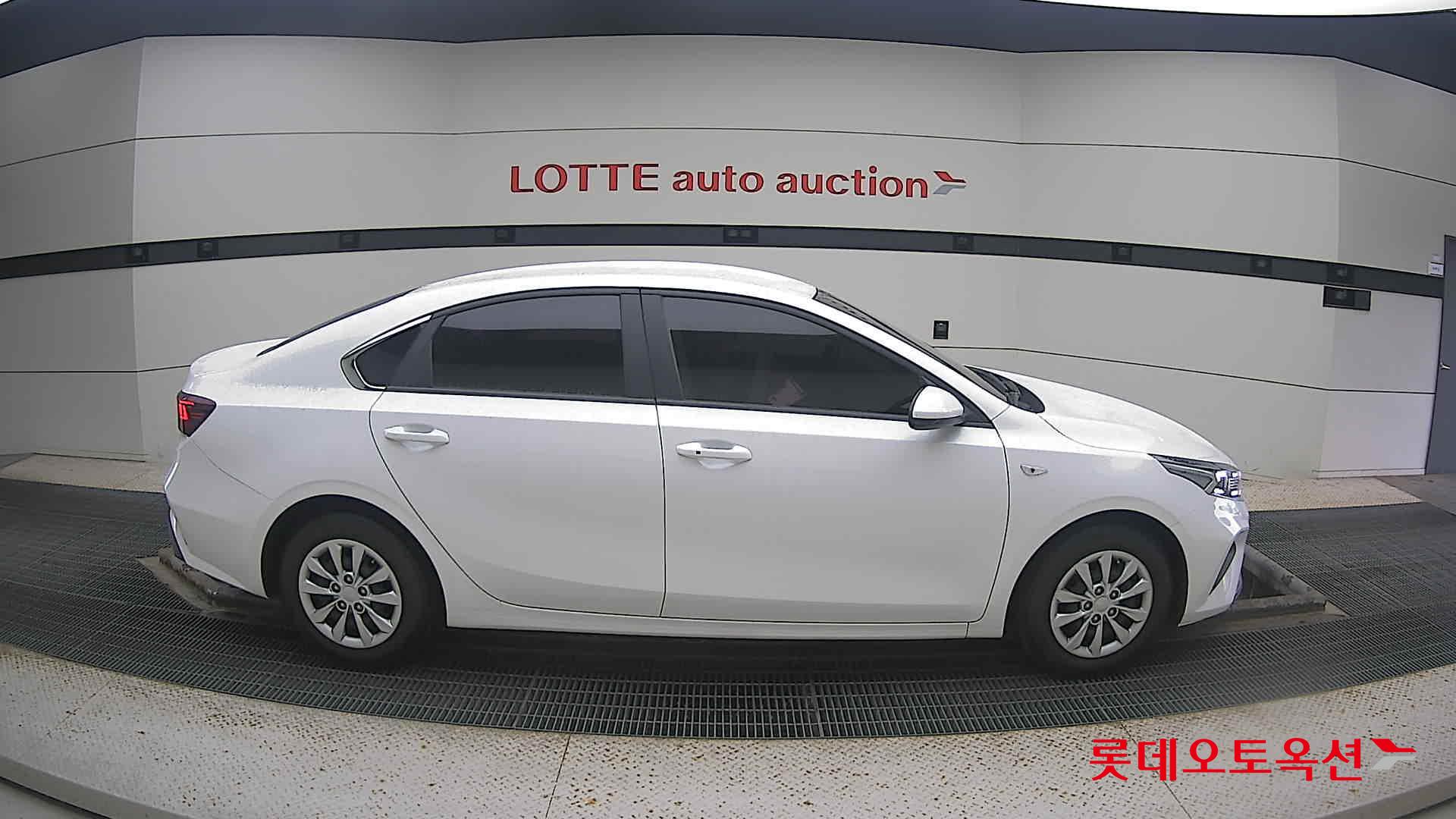 Kia K3 2022 Snow White Pearl из Кореи, фото 3