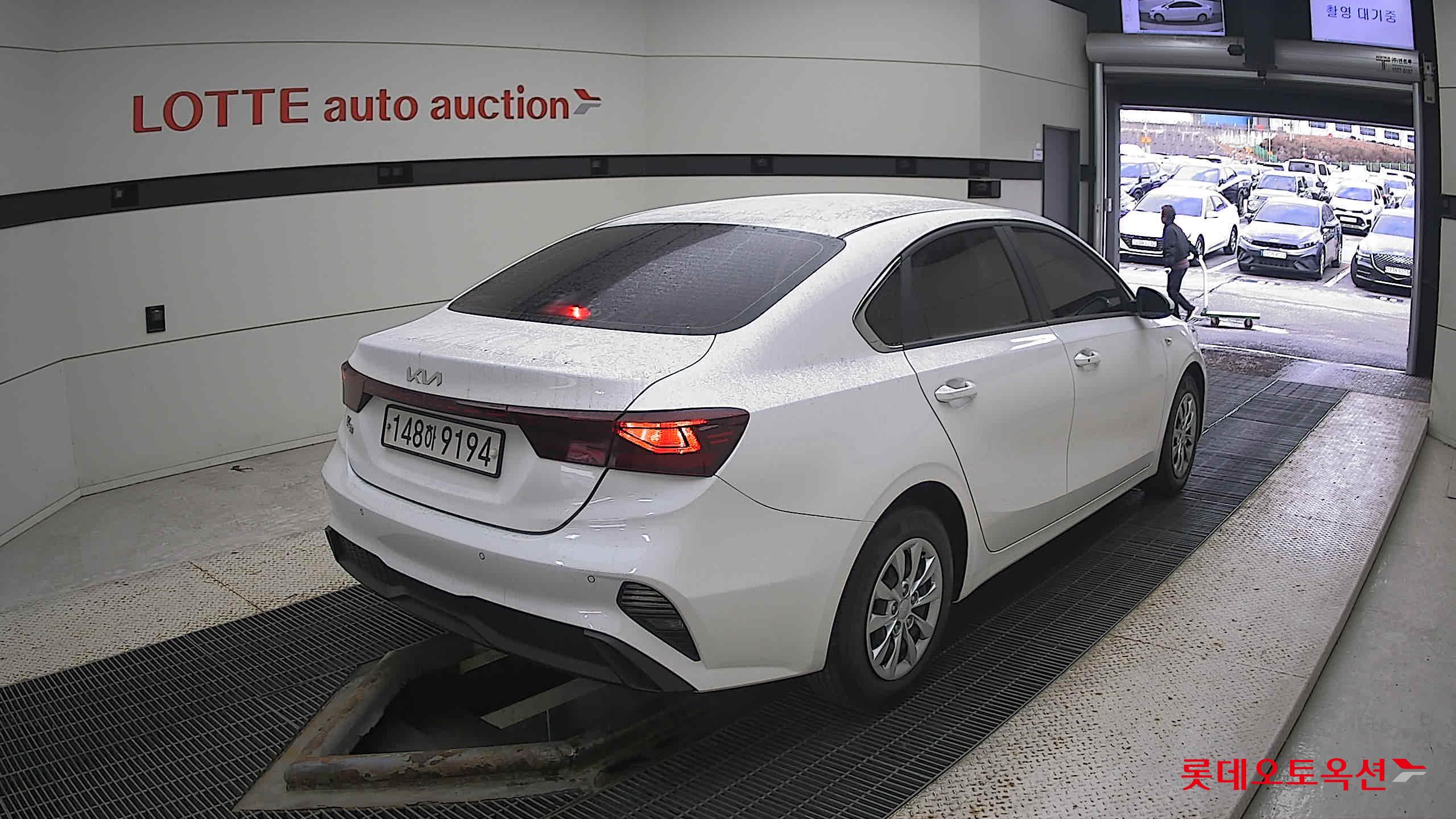 Kia K3 2022 Snow White Pearl из Кореи, фото 4