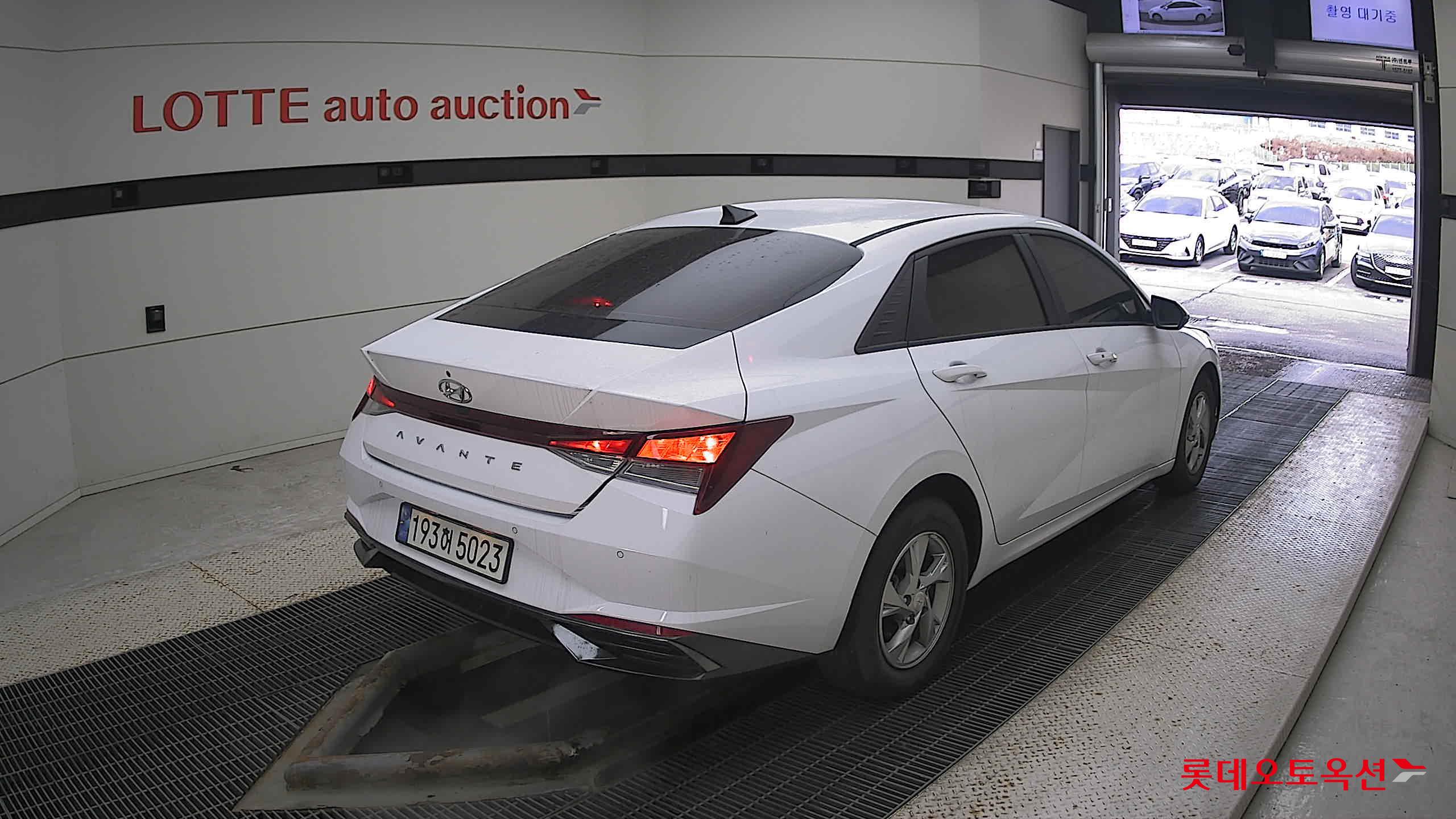 Hyundai Avante 2023 Polar White из Кореи, фото 4