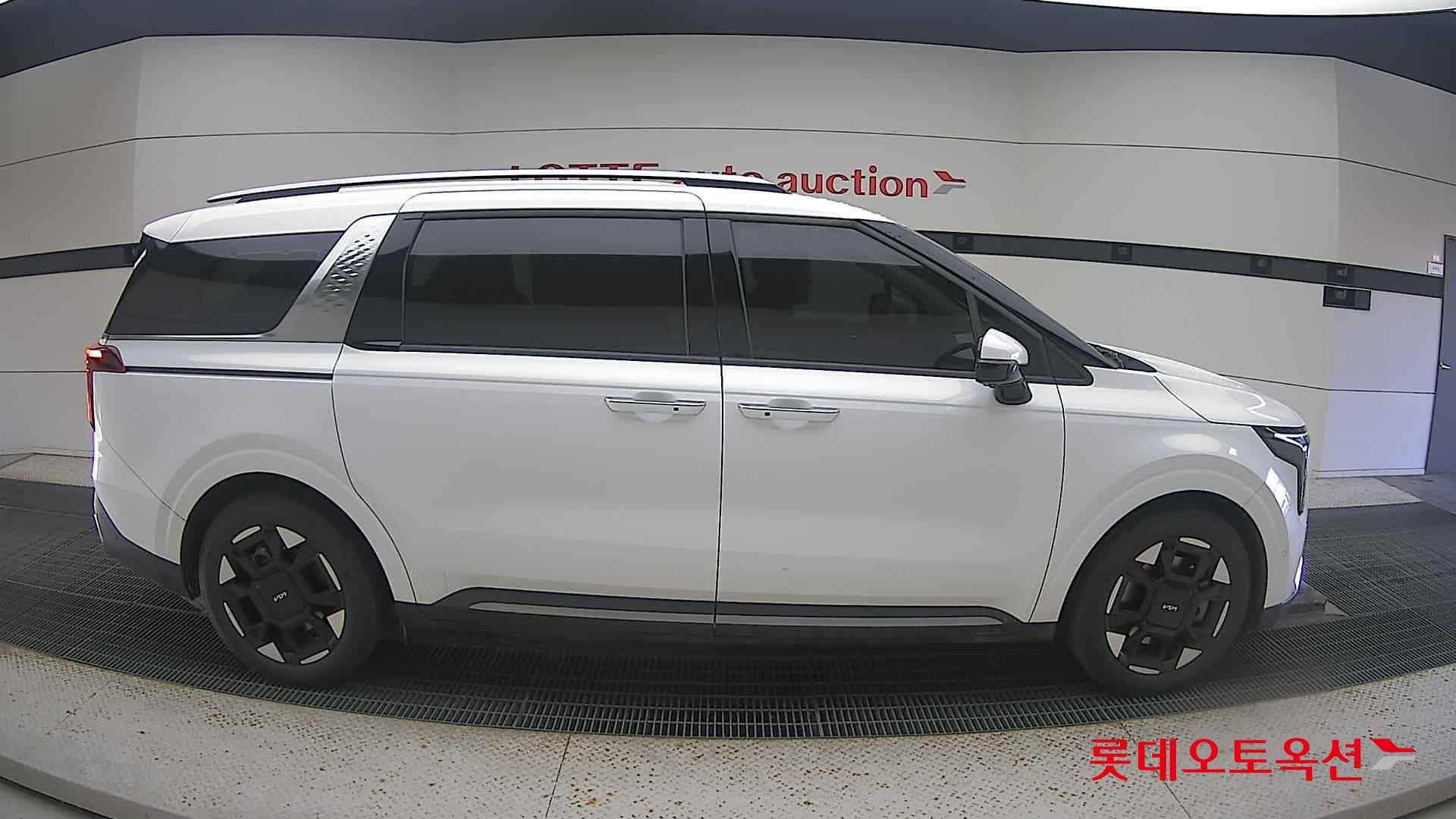 Kia Carnival 2025 Snow White Pearl из Кореи, фото 3