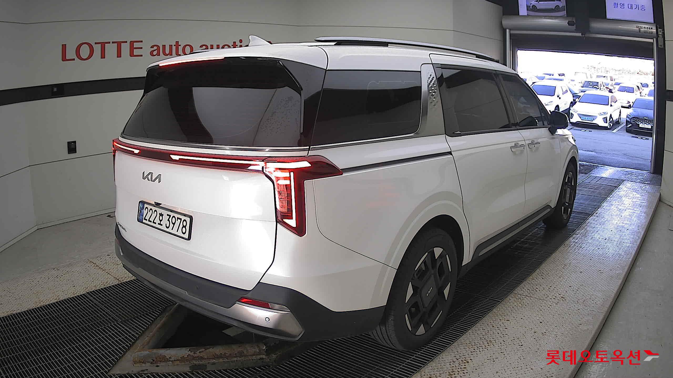 Kia Carnival 2025 Snow White Pearl из Кореи, фото 4