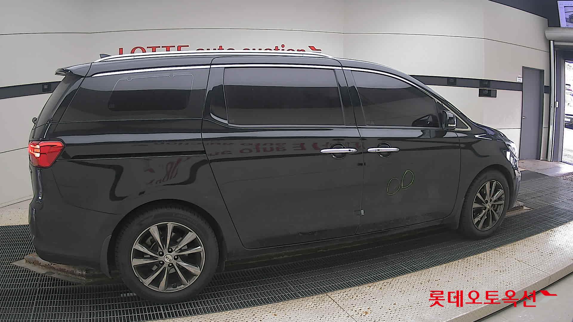 Kia Carnival id 3466778 из Кореи 18