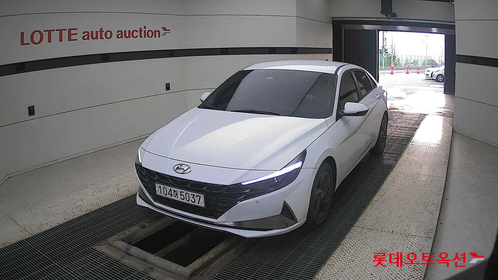 Hyundai Avante Hybrid 2021 Polar White из Кореи