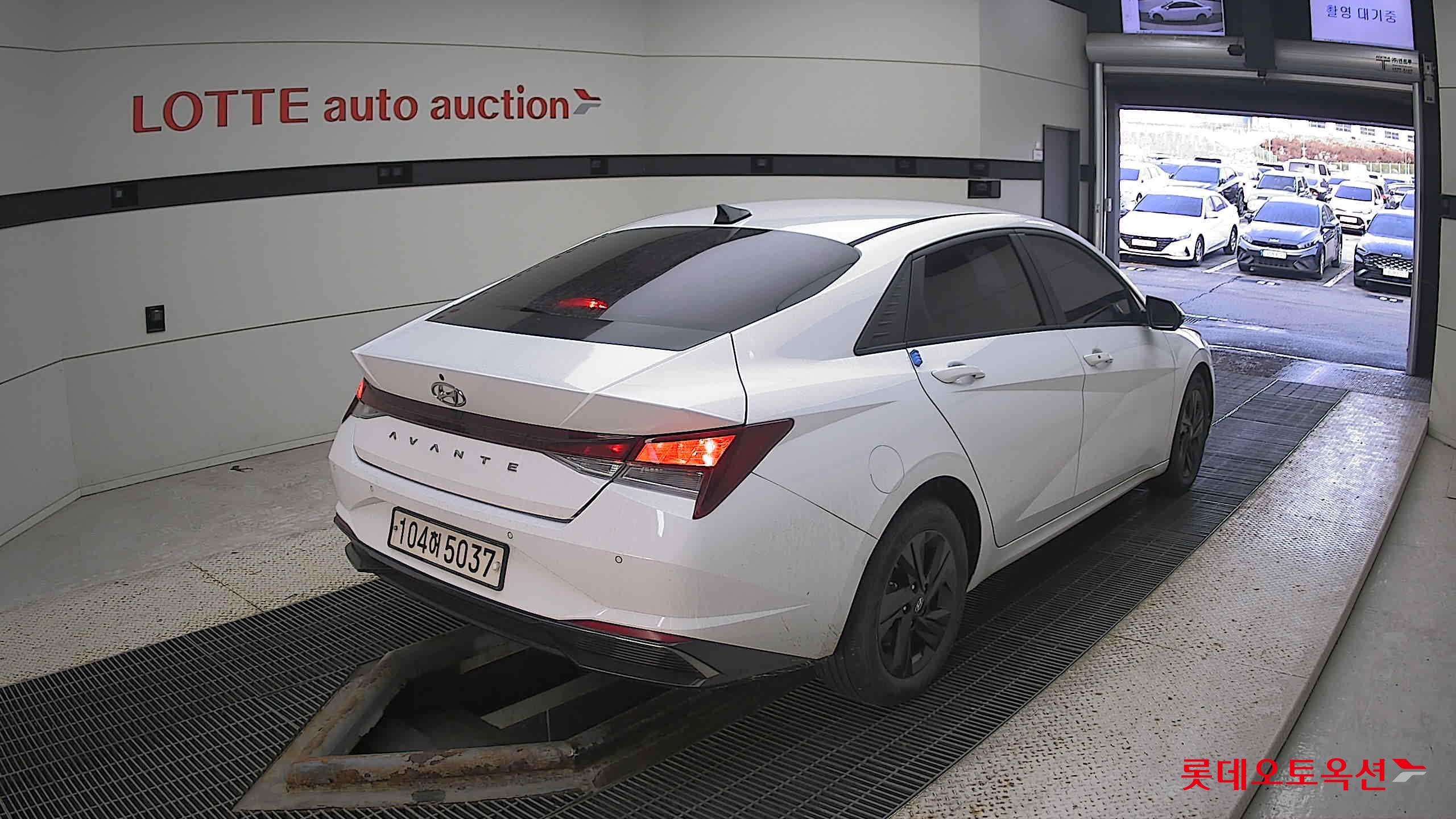 Hyundai Avante Hybrid 2021 Polar White из Кореи, фото 4