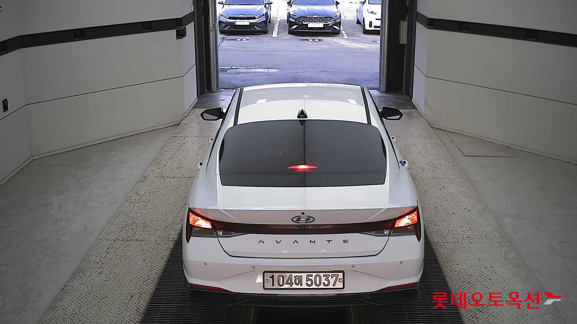 Hyundai Avante Hybrid 2021 Polar White из Кореи, фото 5