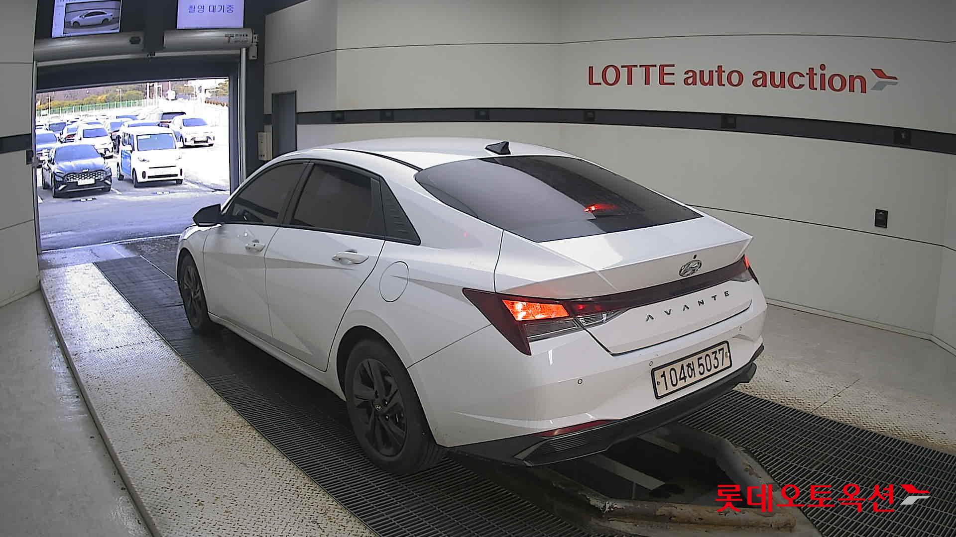 Hyundai Avante Hybrid 2021 Polar White из Кореи, фото 6