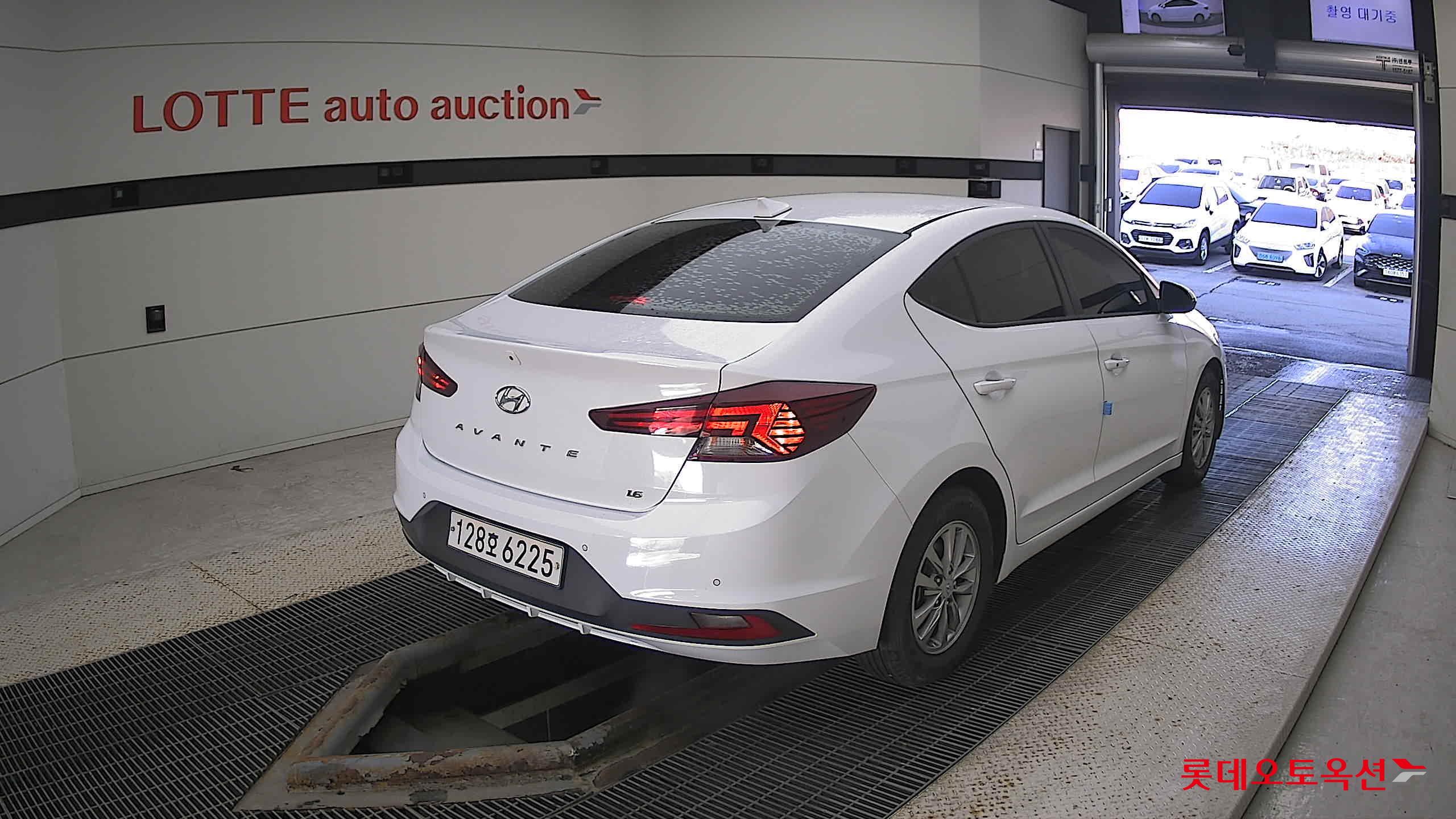 Hyundai Avante 2020 Polar White из Кореи, фото 4