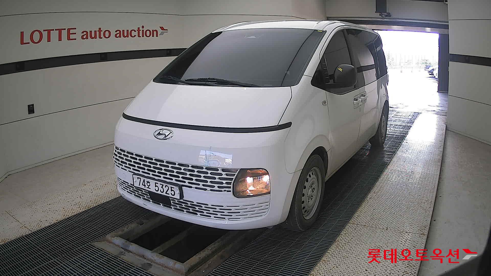 Hyundai Staria 2022 Creamy White из Кореи