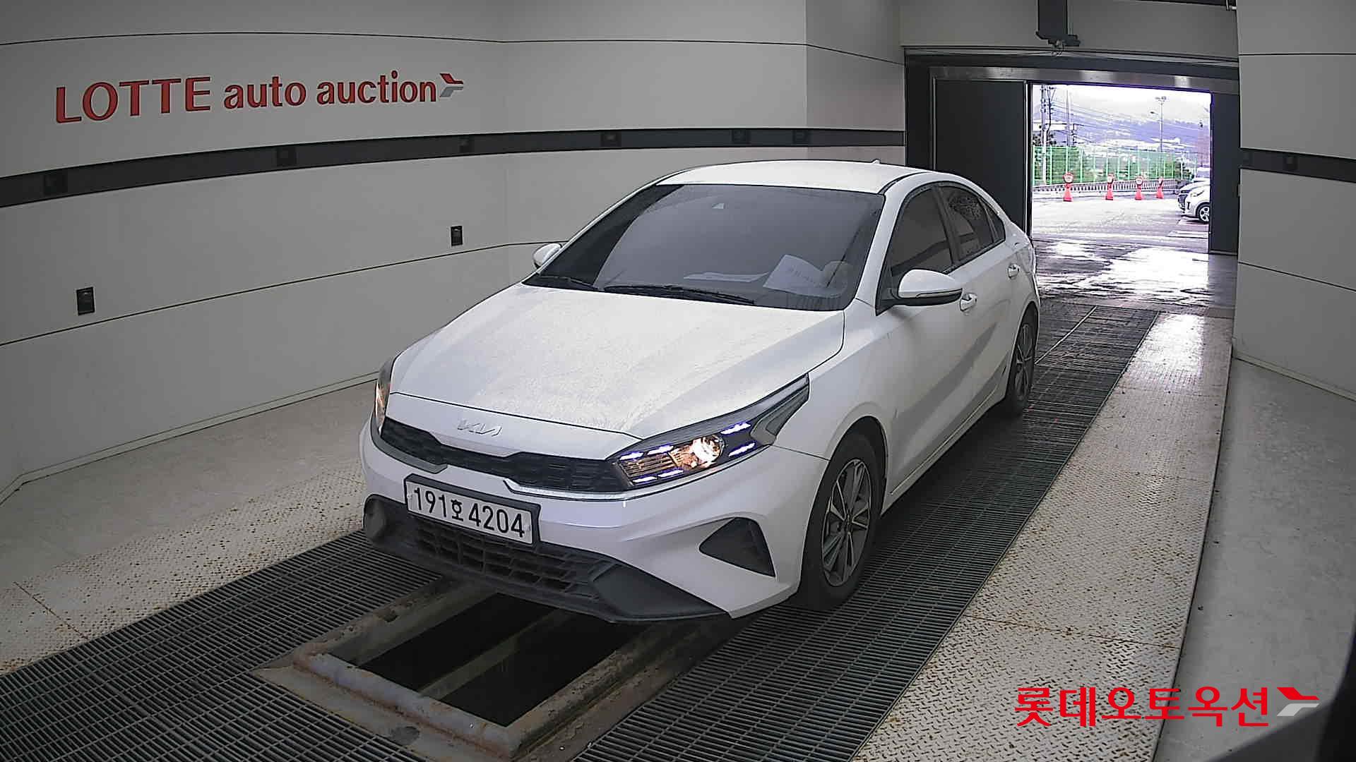 Kia K3 2022 Snow White Pearl из Кореи