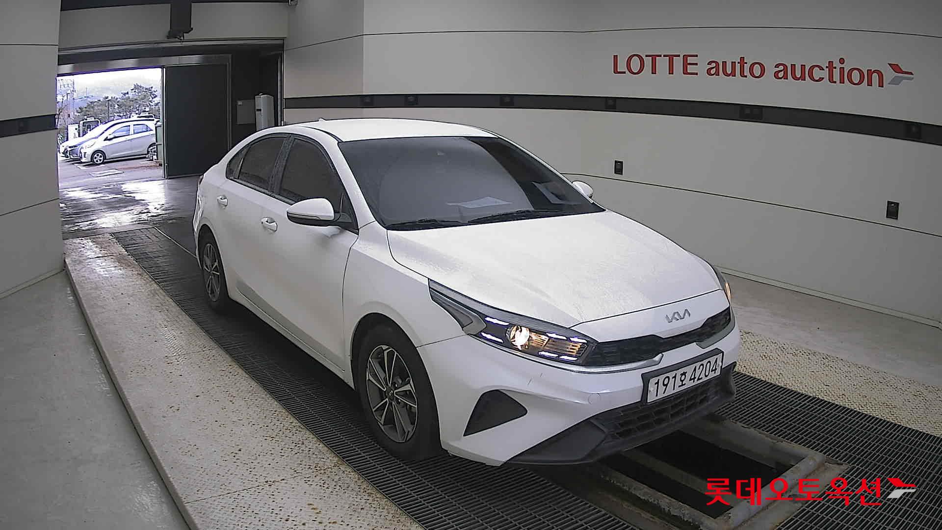 Kia K3 2022 Snow White Pearl из Кореи, фото 2