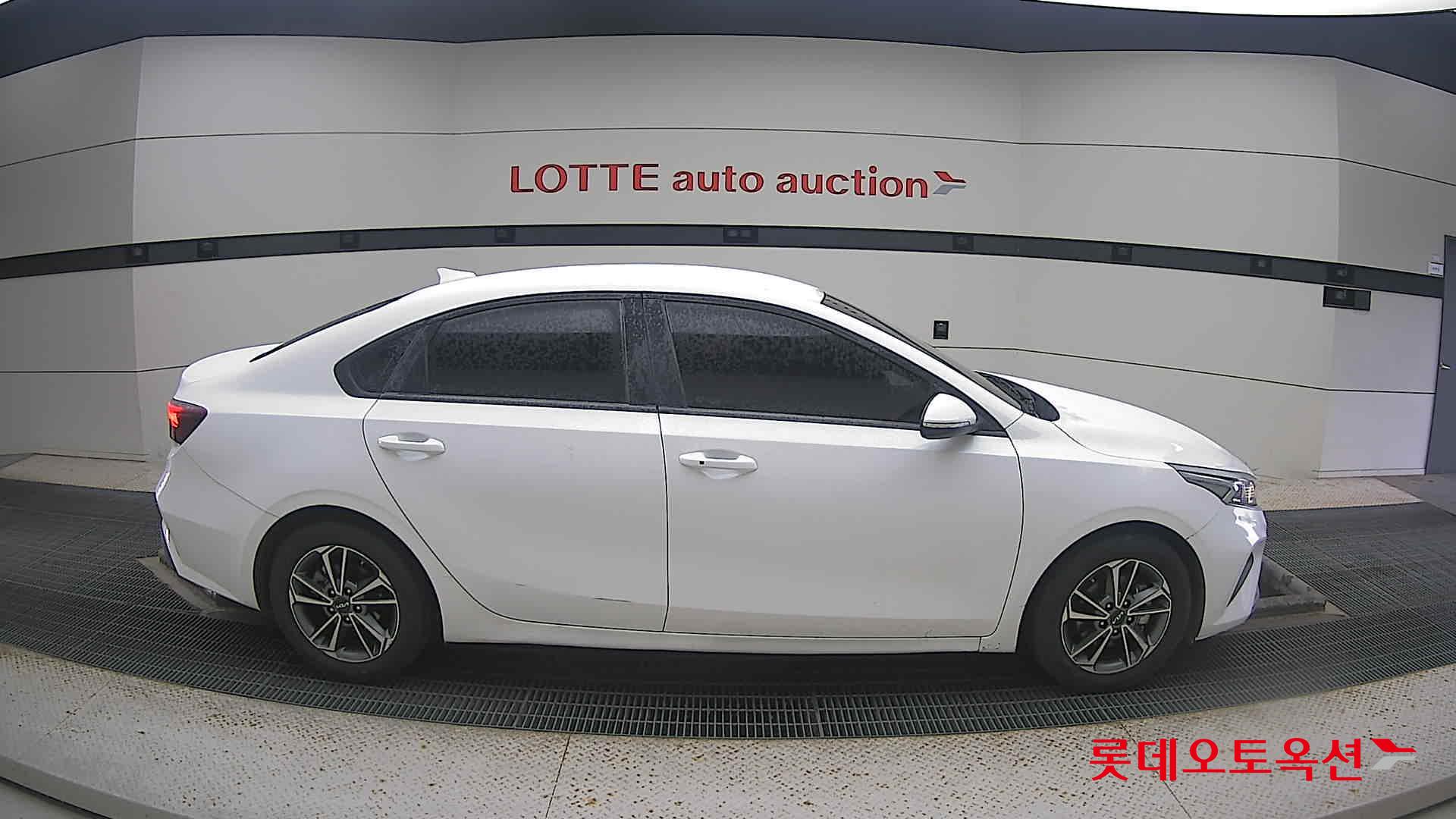 Kia K3 2022 Snow White Pearl из Кореи, фото 3