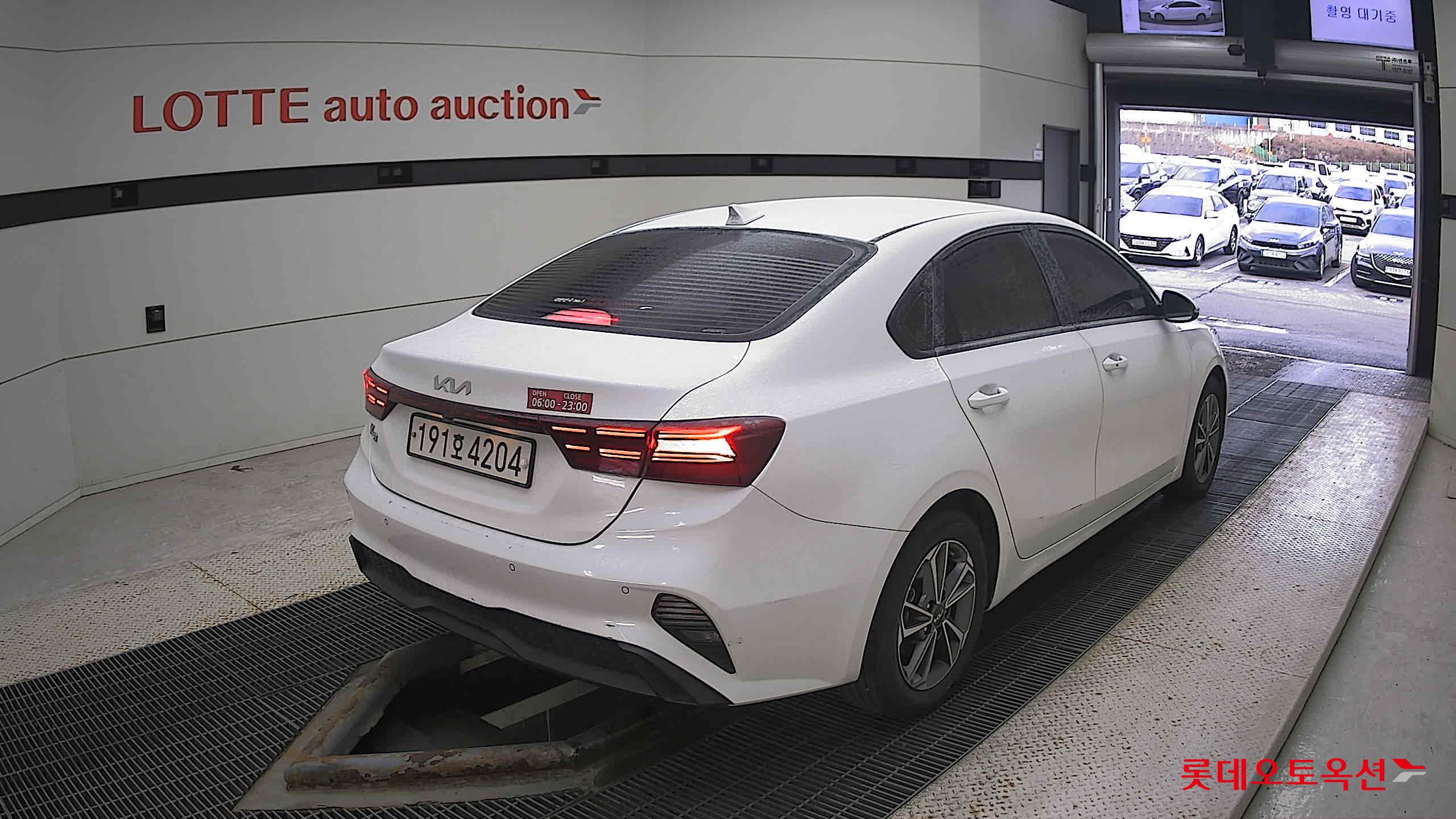 Kia K3 2022 Snow White Pearl из Кореи, фото 4