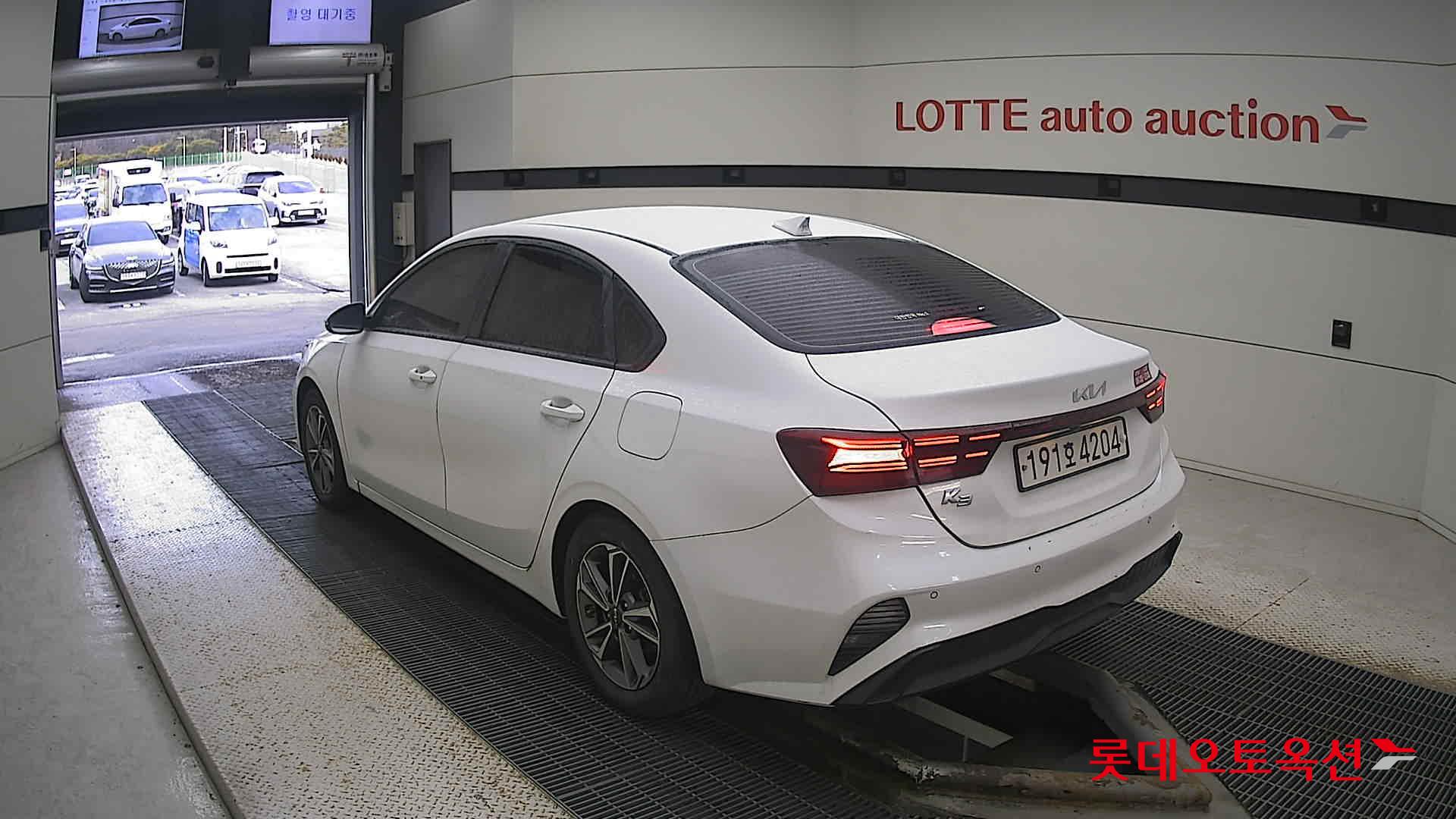 Kia K3 2022 Snow White Pearl из Кореи, фото 6