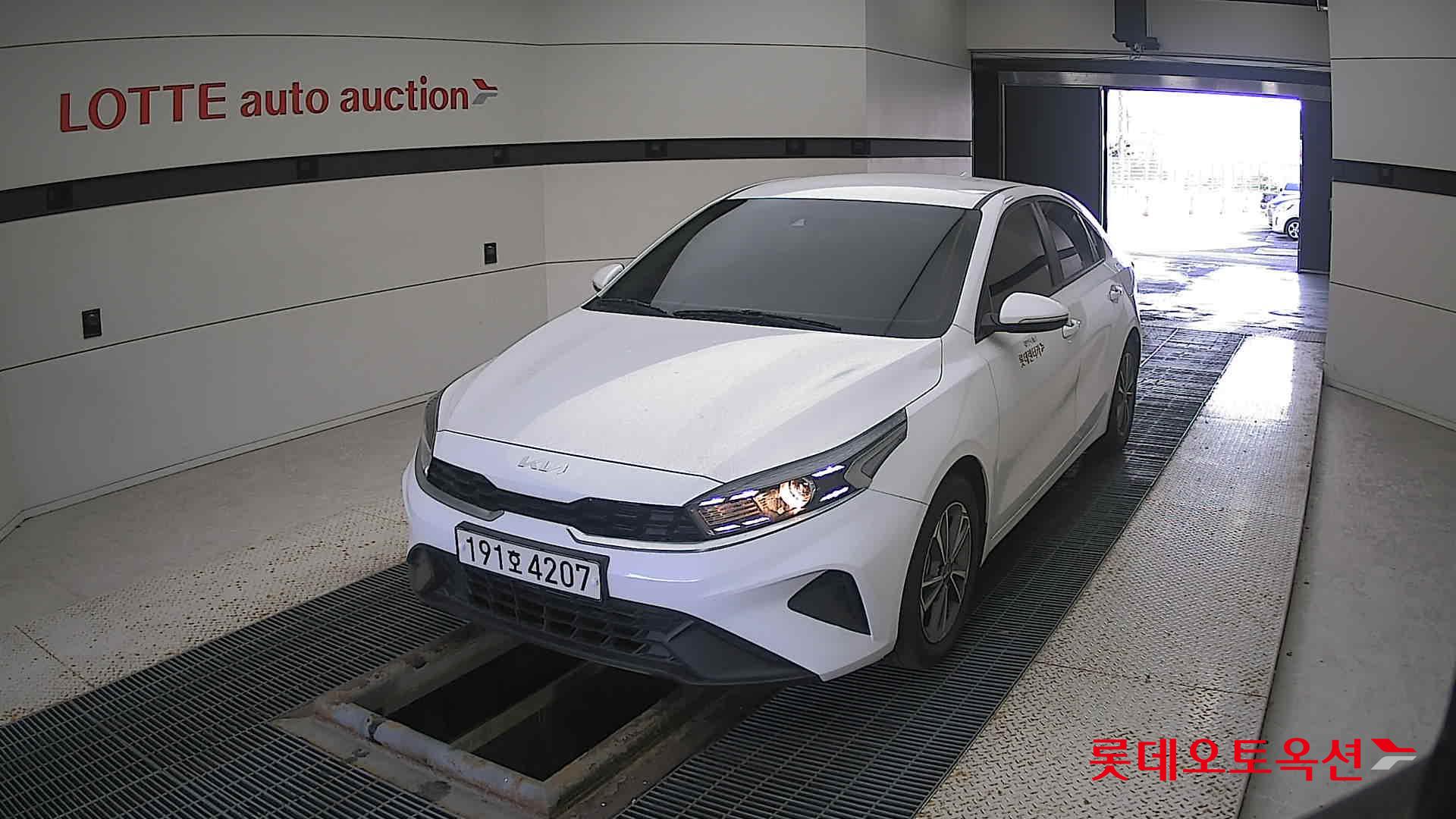 Kia K3 2022 Snow White Pearl из Кореи