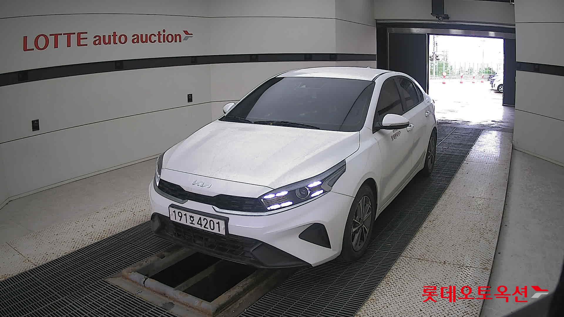 Kia K3 2022 Snow White Pearl из Кореи