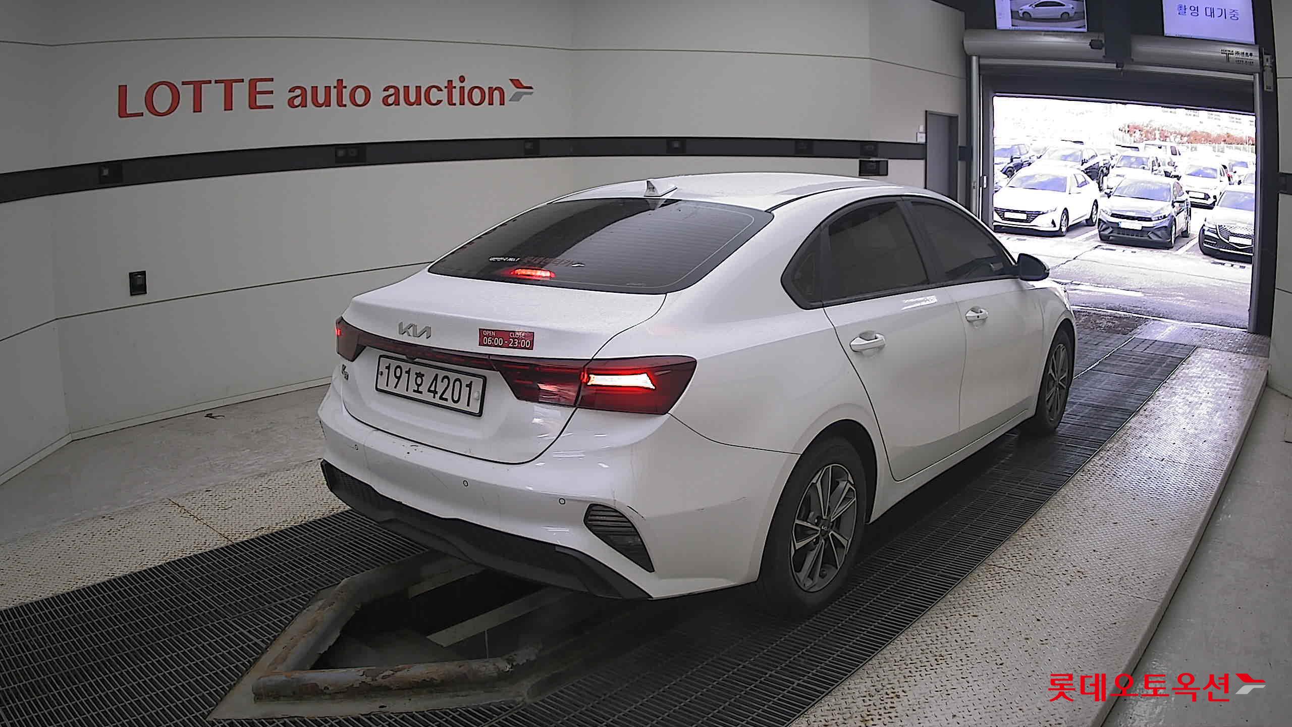 Kia K3 2022 Snow White Pearl из Кореи, фото 4