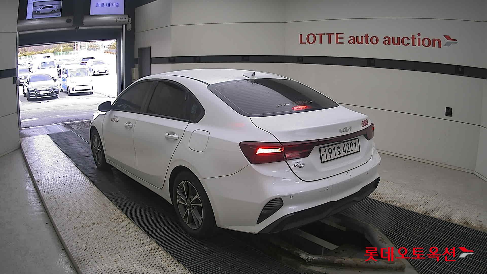 Kia K3 2022 Snow White Pearl из Кореи, фото 6