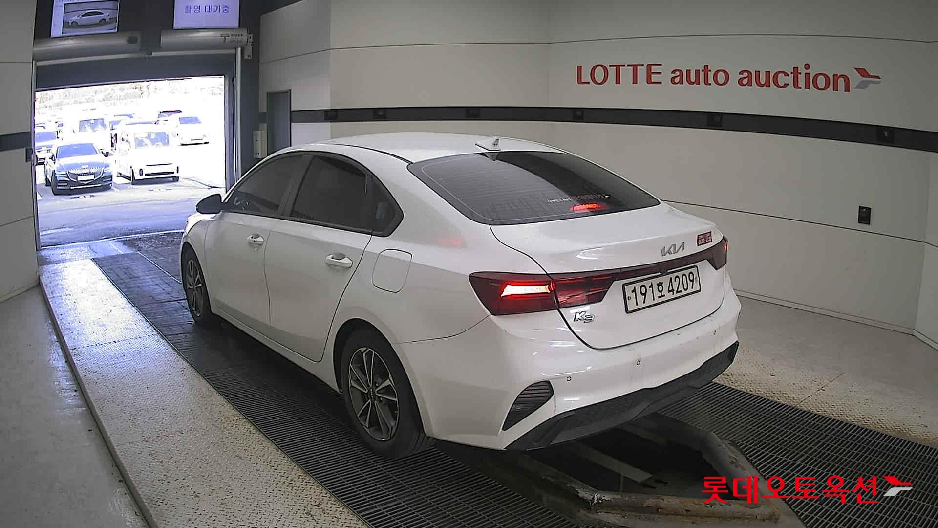 Kia K3 2022 Snow White Pearl из Кореи, фото 6