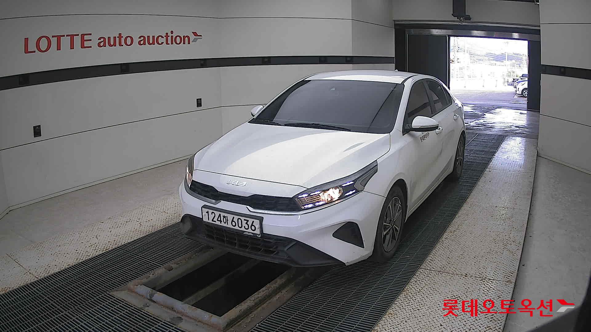 Kia K3 2022 Snow White Pearl из Кореи