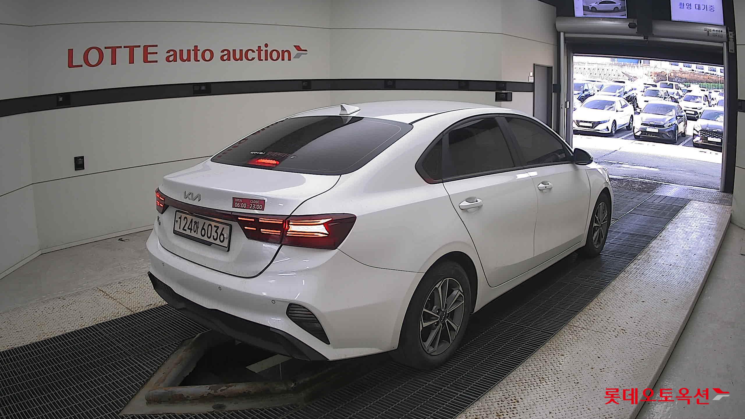 Kia K3 2022 Snow White Pearl из Кореи, фото 4