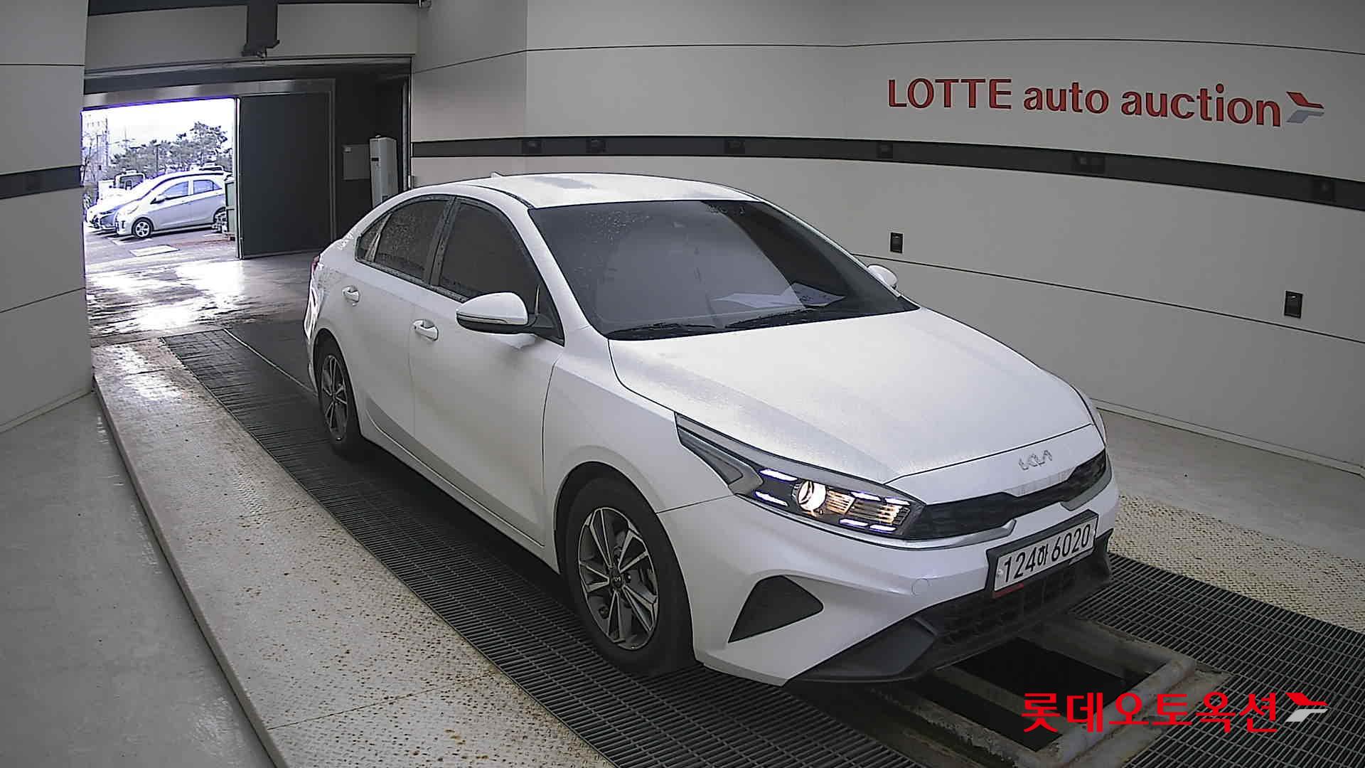 Kia K3 2022 Snow White Pearl из Кореи, фото 2