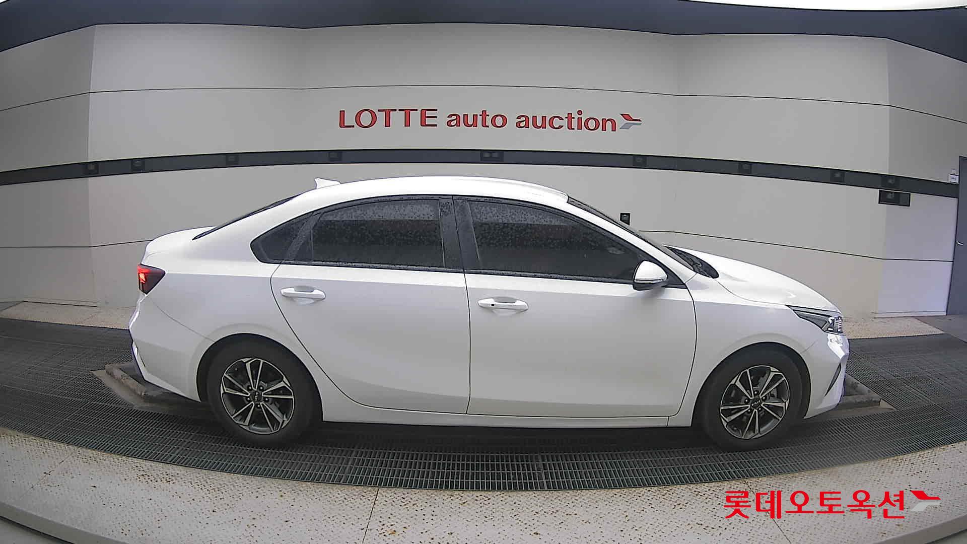 Kia K3 2022 Snow White Pearl из Кореи, фото 3