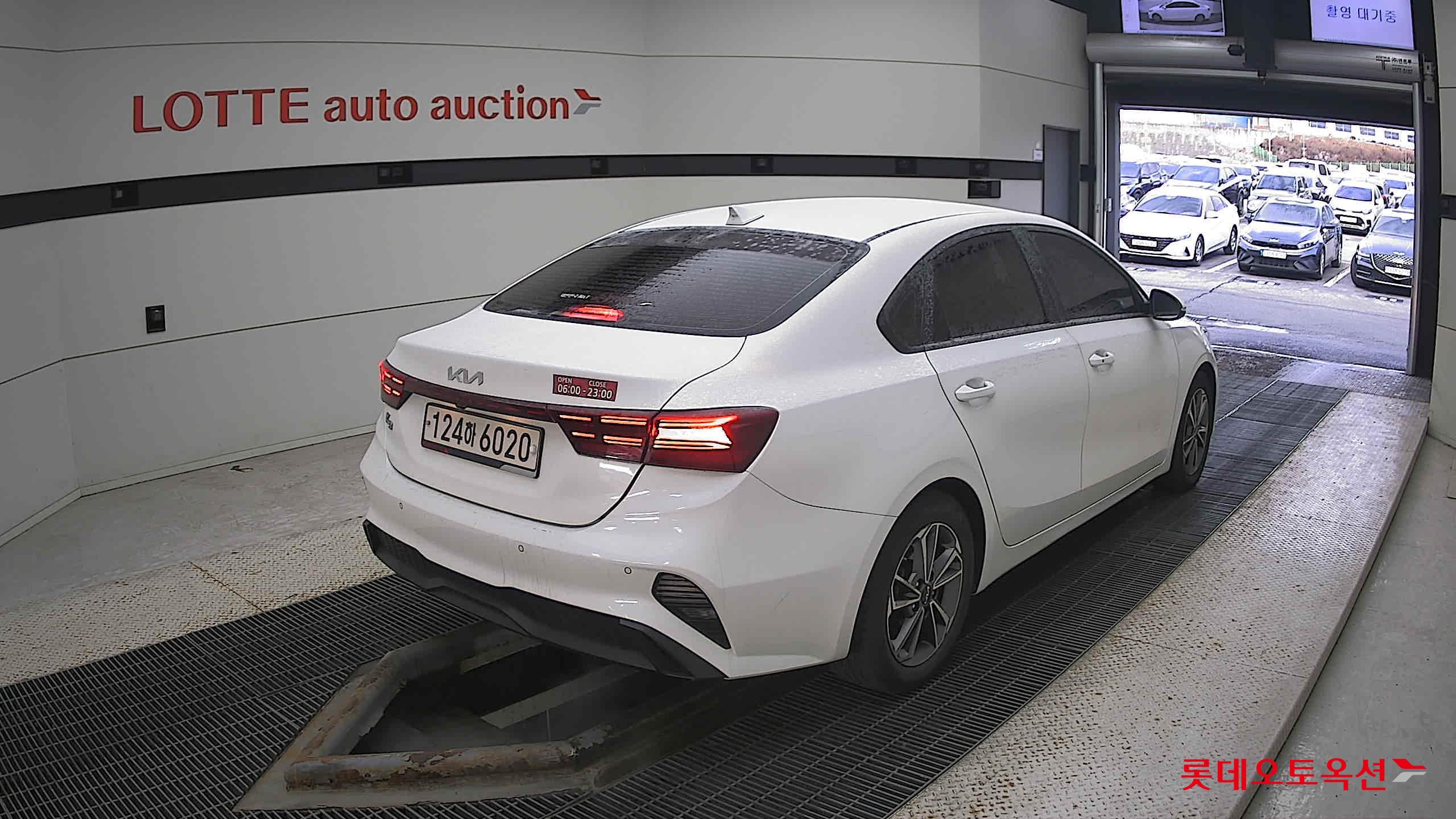 Kia K3 2022 Snow White Pearl из Кореи, фото 4