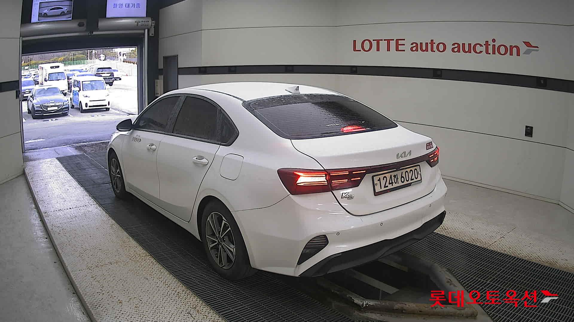 Kia K3 2022 Snow White Pearl из Кореи, фото 6