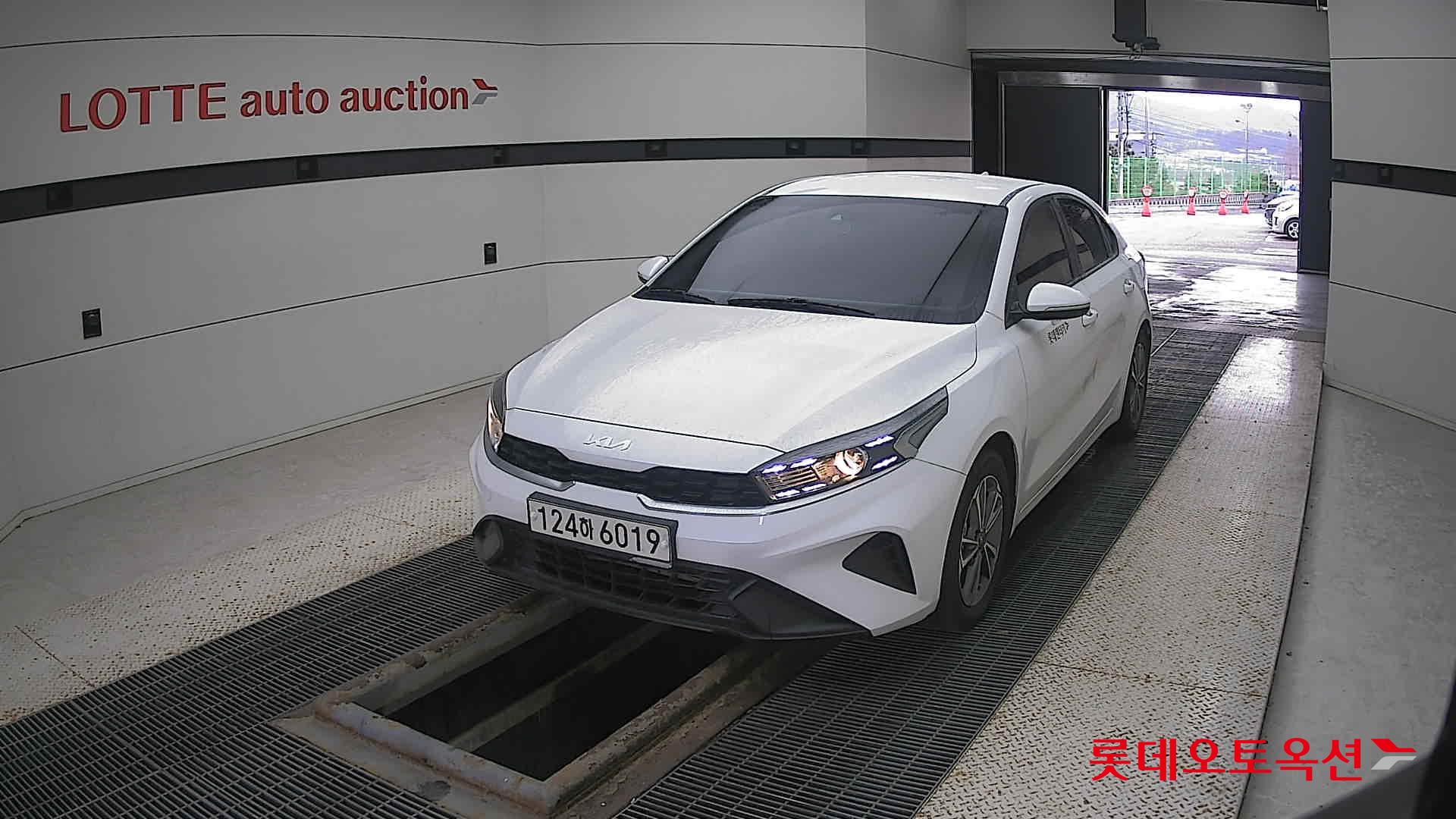 Kia K3 2022 Snow White Pearl из Кореи