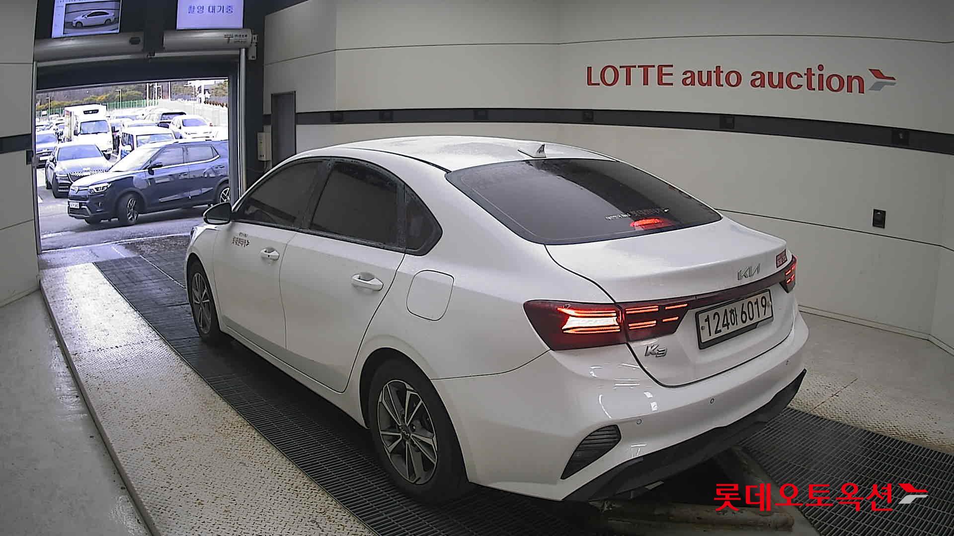 Kia K3 2022 Snow White Pearl из Кореи, фото 6