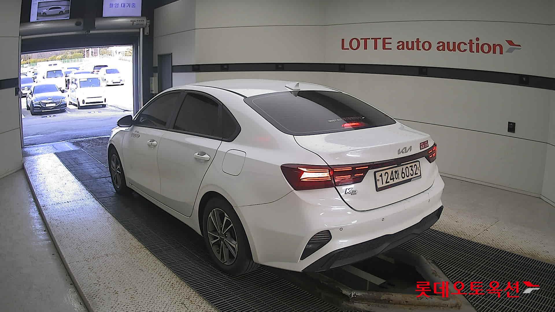 Kia K3 2022 Snow White Pearl из Кореи, фото 6