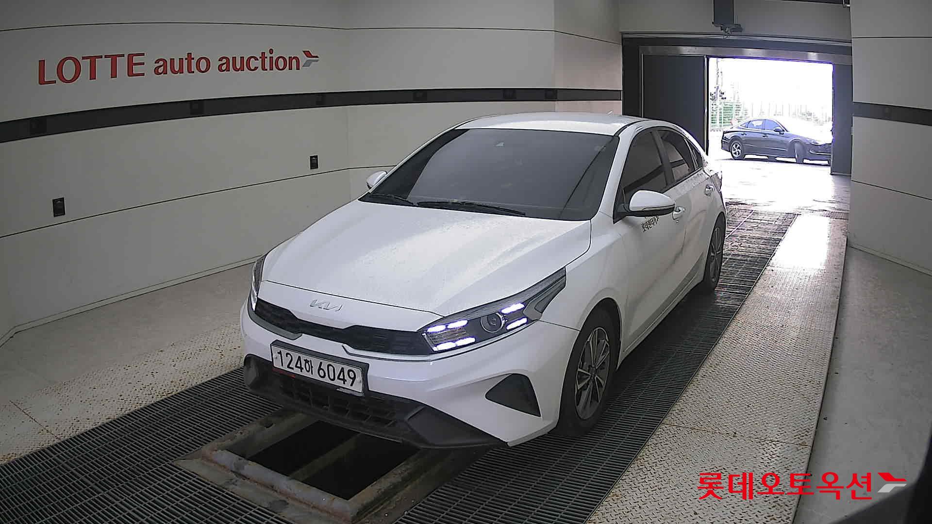 Kia K3 2022 Snow White Pearl из Кореи