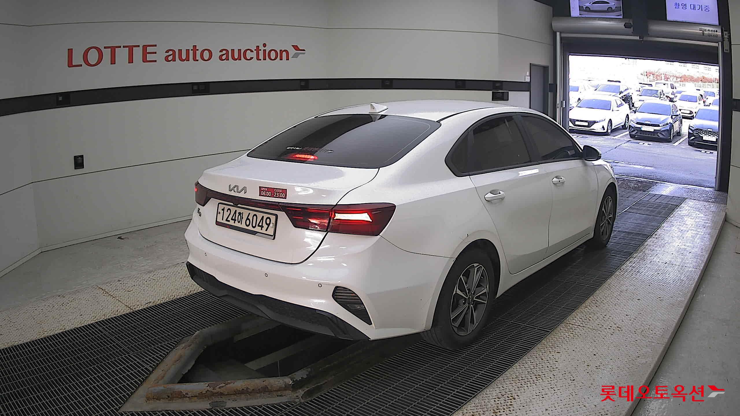 Kia K3 2022 Snow White Pearl из Кореи, фото 4